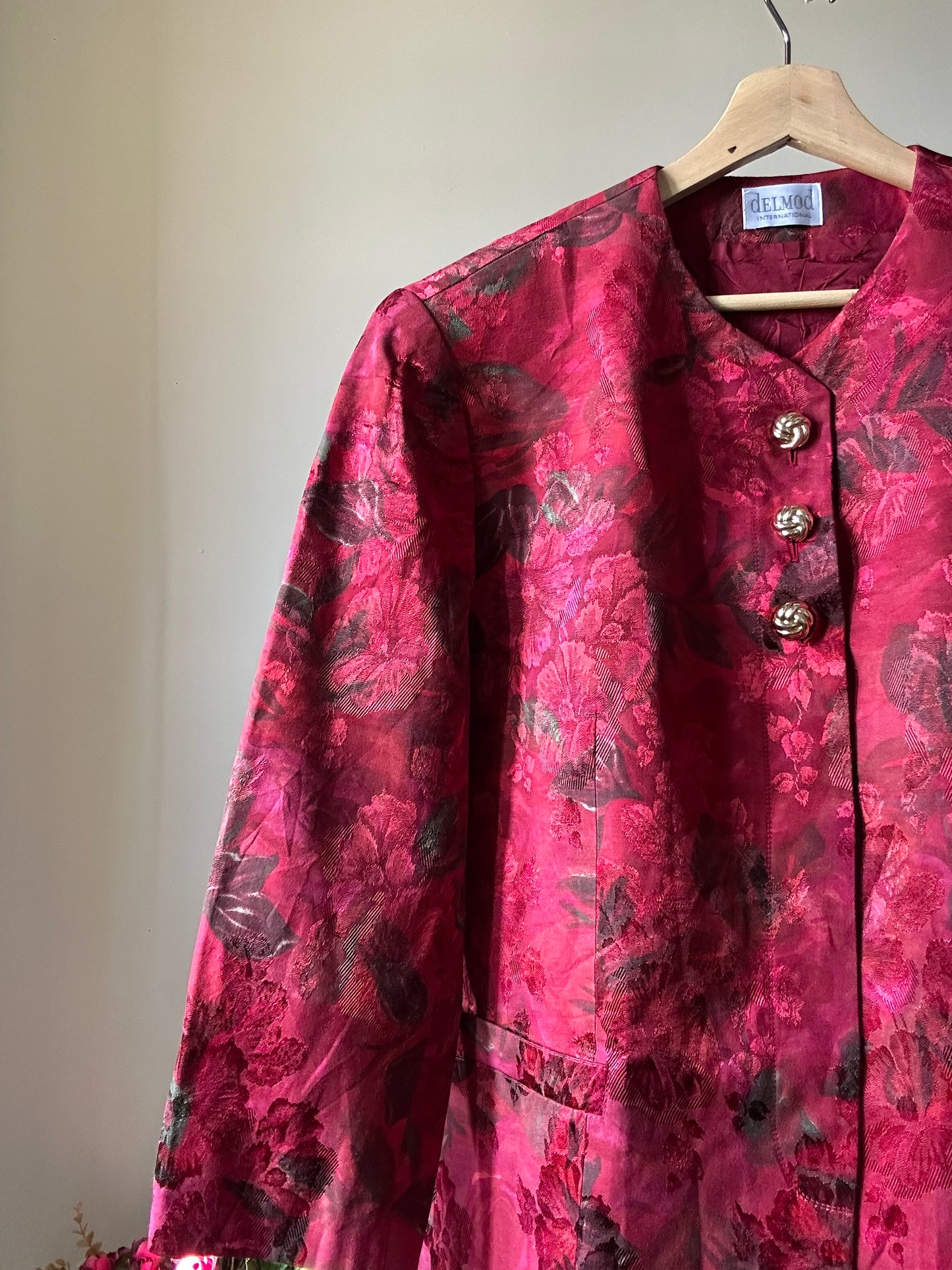 Delmod Vintage Floral and Textured Shaket