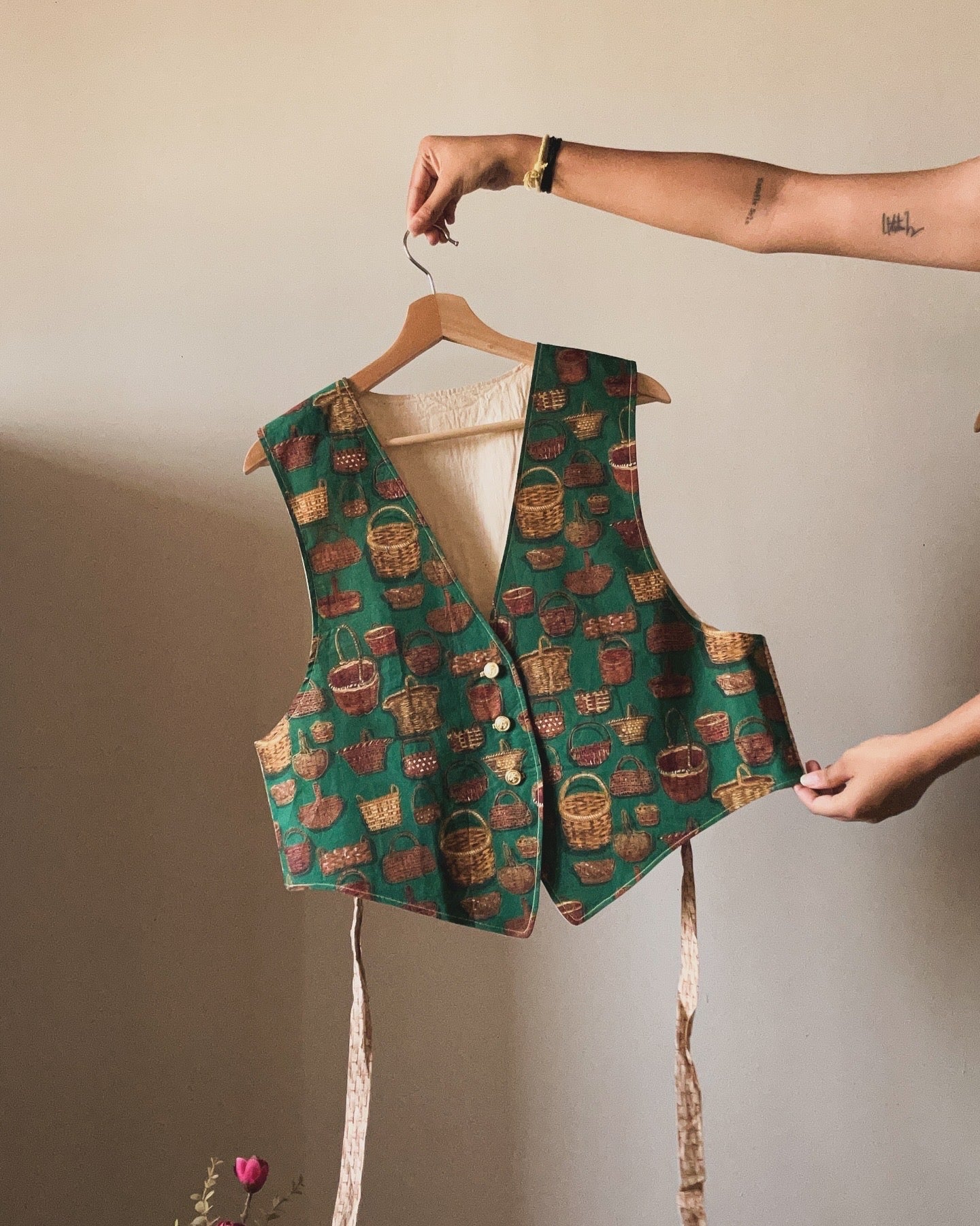 Vintage Basket Print With Gold Print Vest