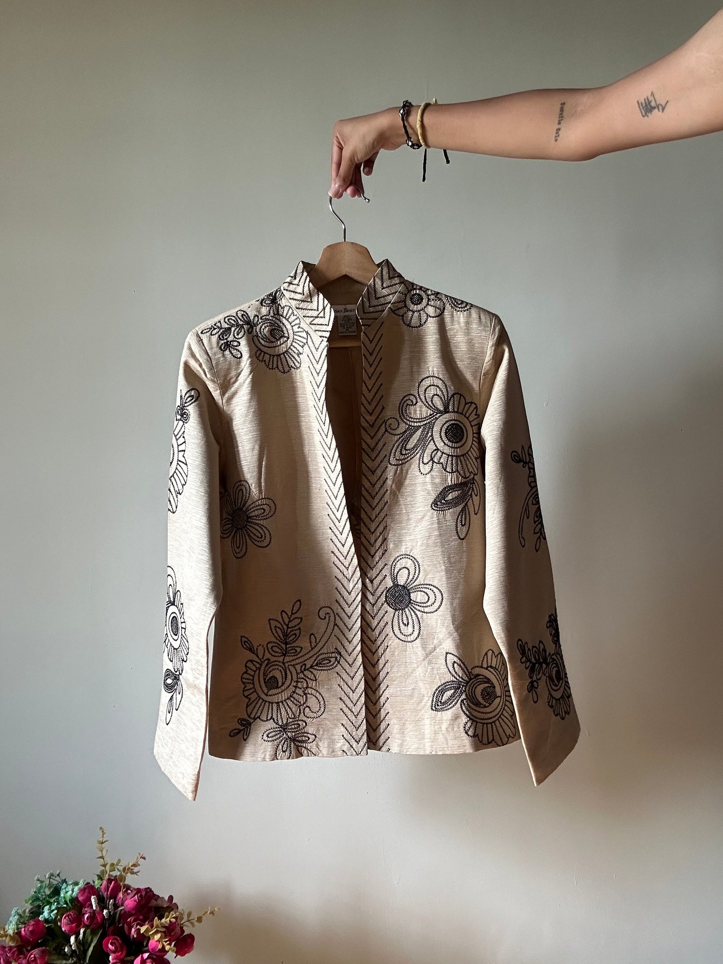 Vintage Susan Bristol Embroidered Shaket