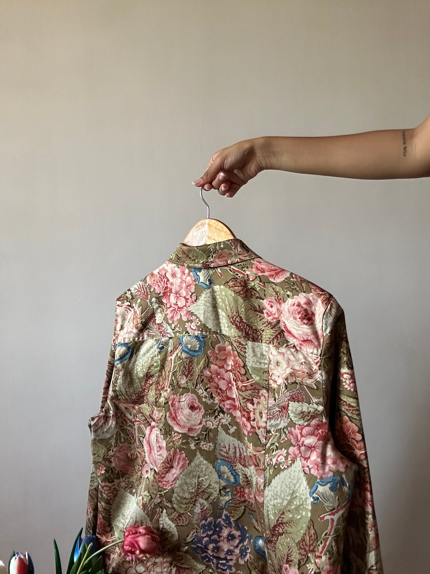 Coldwater Creek Vintage Floral Jungle Print Shaket