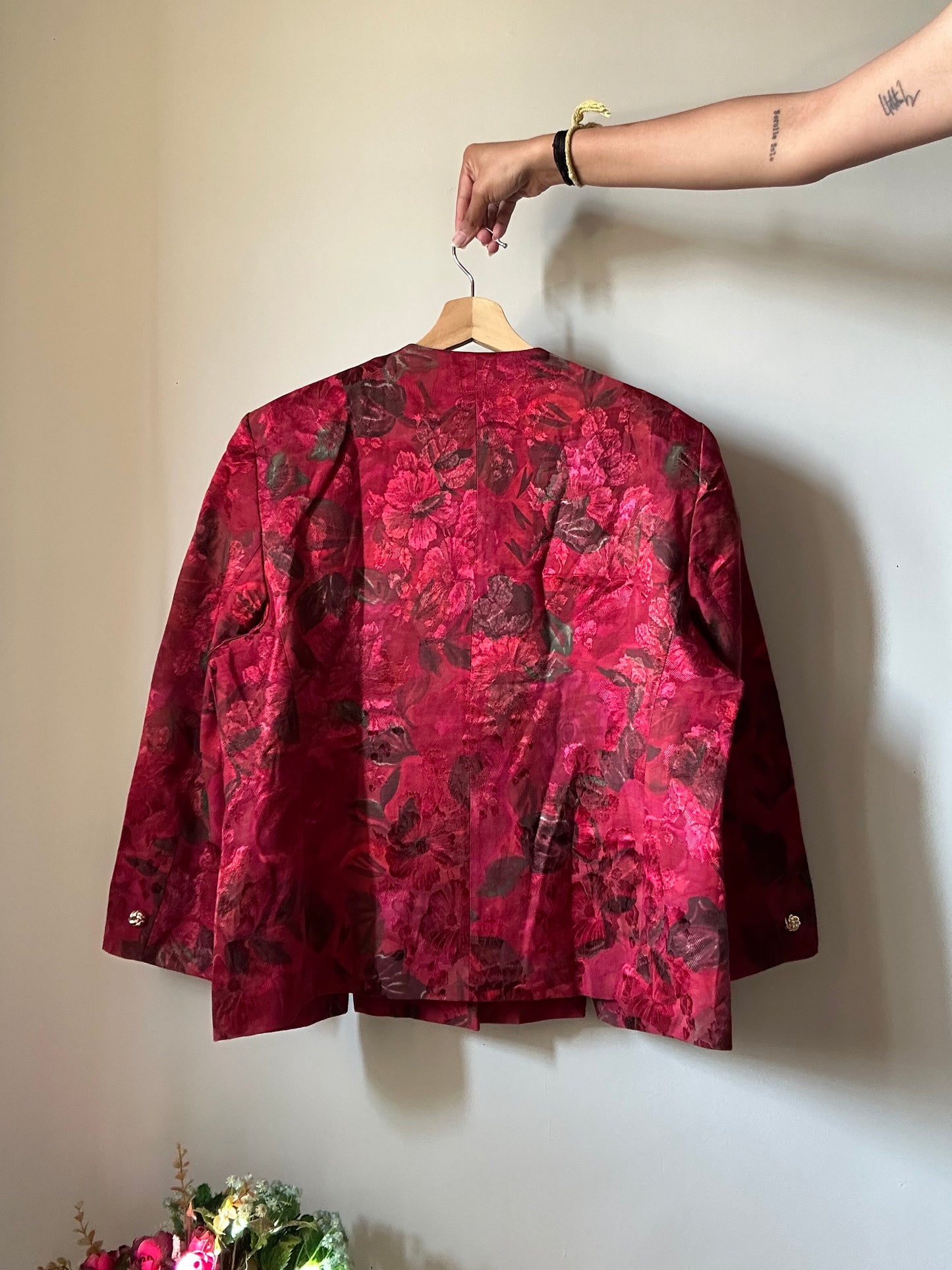 Delmod Vintage Floral and Textured Shaket