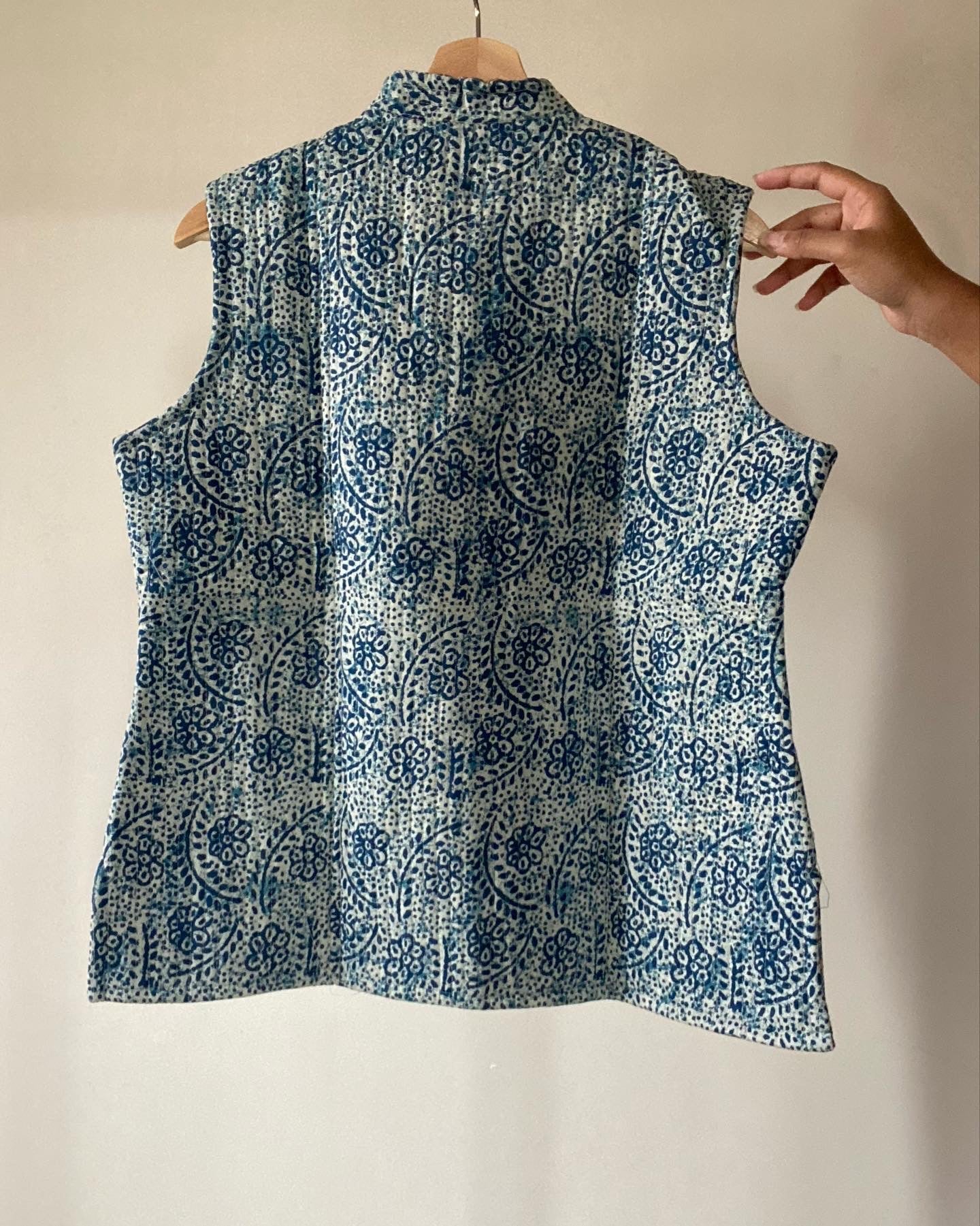 Cotton Quilted Reversible Vest In Abstract Pattern Print
