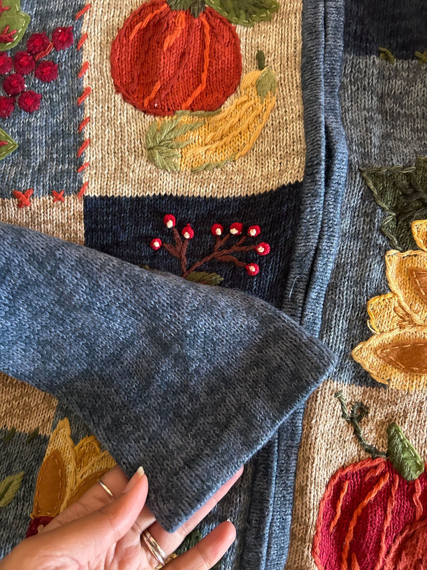 Vintage Heirloom Collectibles Embroidered Knit Cardigan