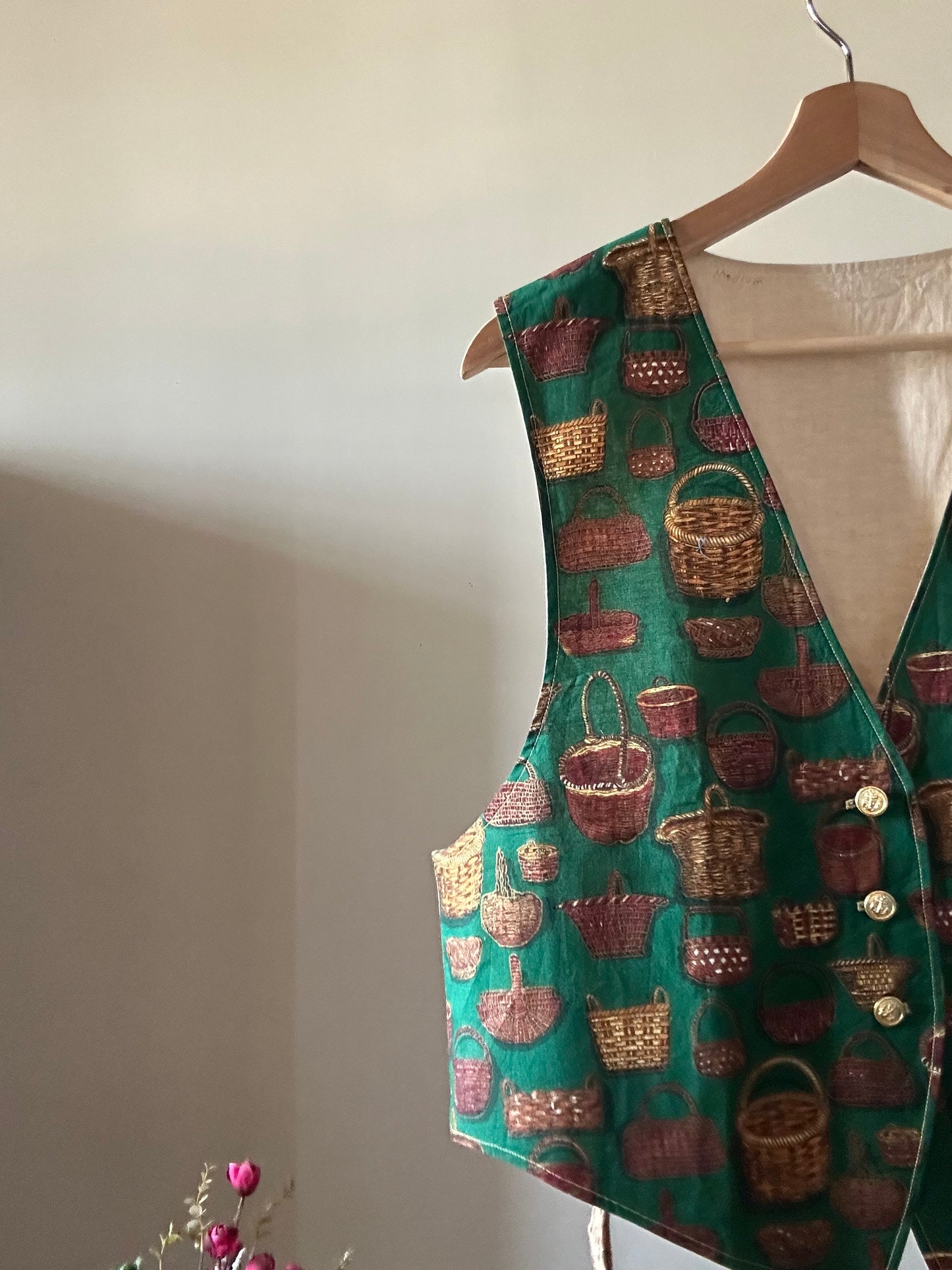 Vintage Basket Print With Gold Print Vest