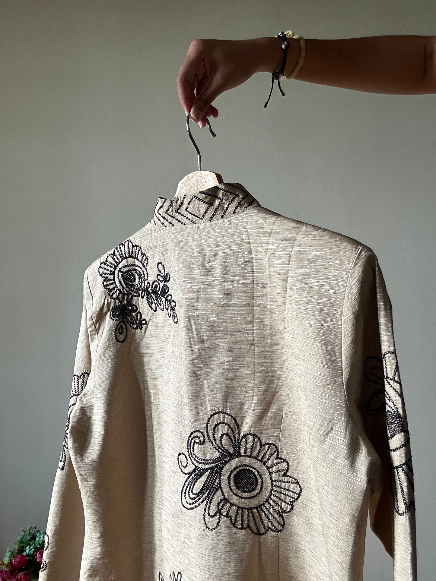 Vintage Susan Bristol Embroidered Shaket