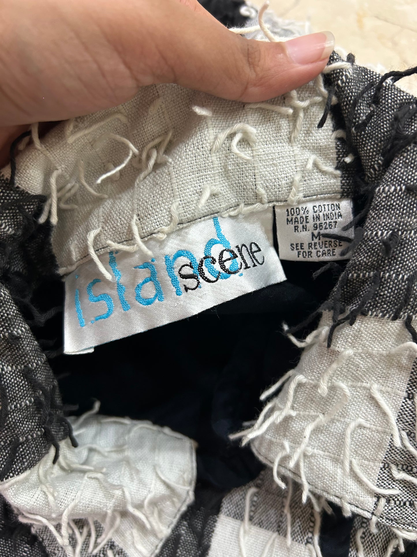 Vintage Island Scene Shaket