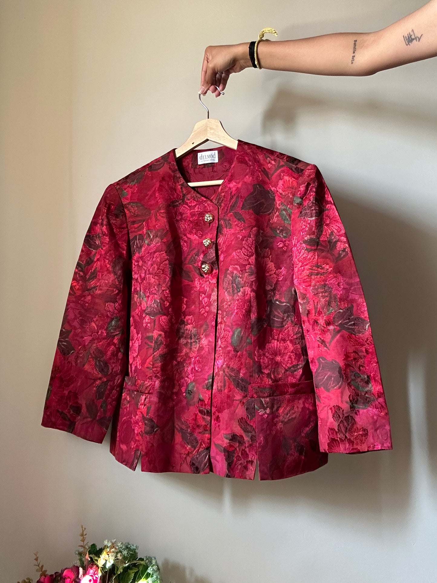 Delmod Vintage Floral and Textured Shaket