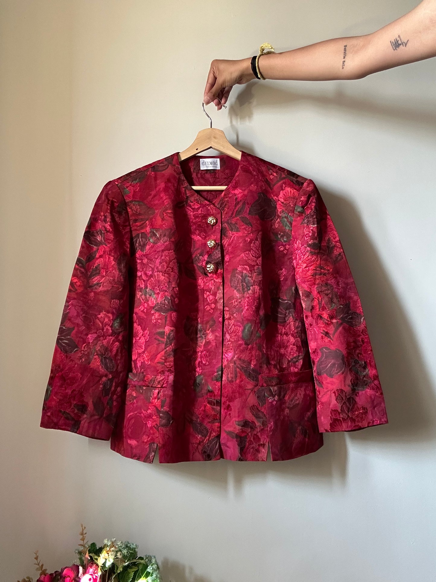 Delmod Vintage Floral and Textured Shaket