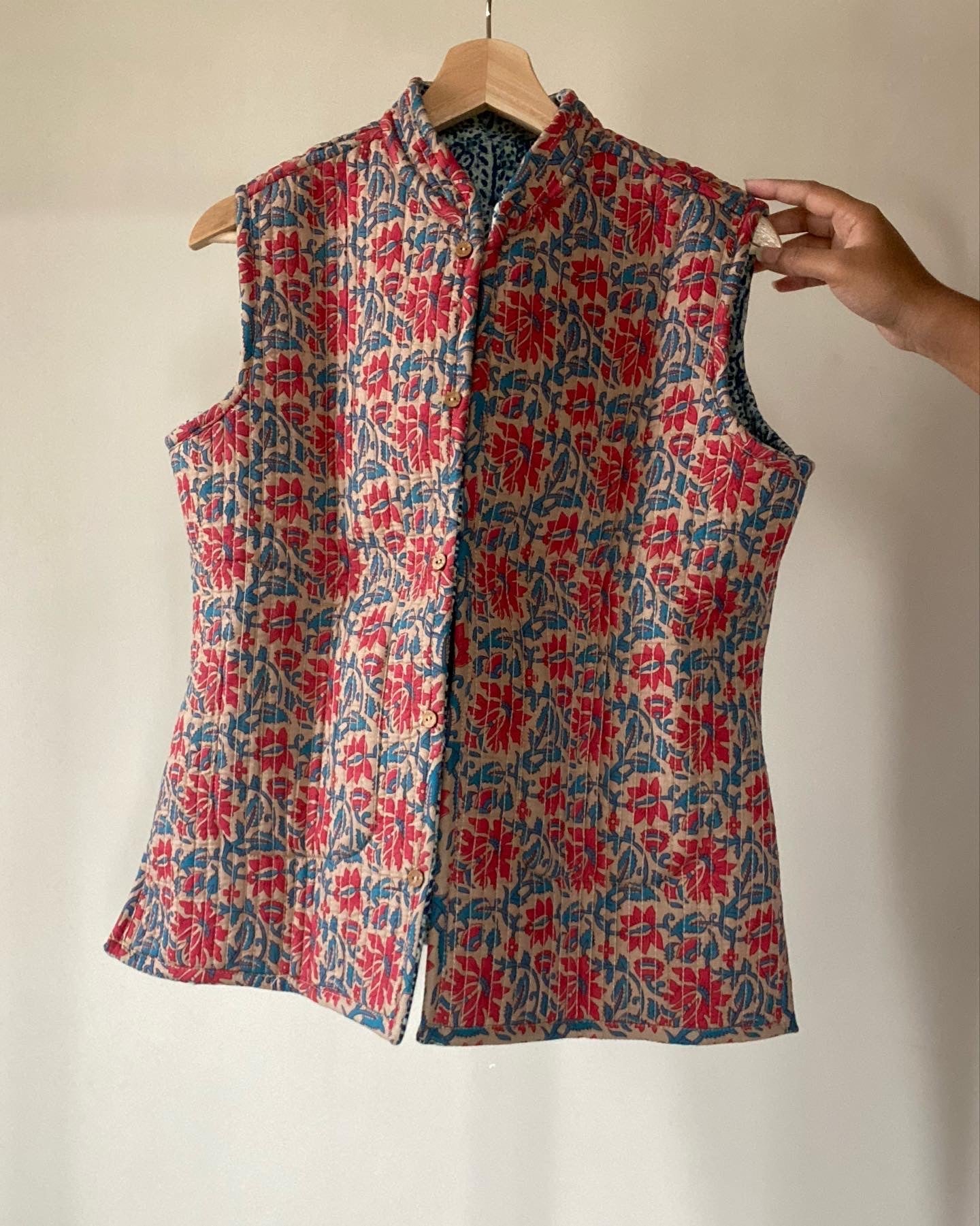 Cotton Quilted Reversible Vest In Abstract Pattern Print