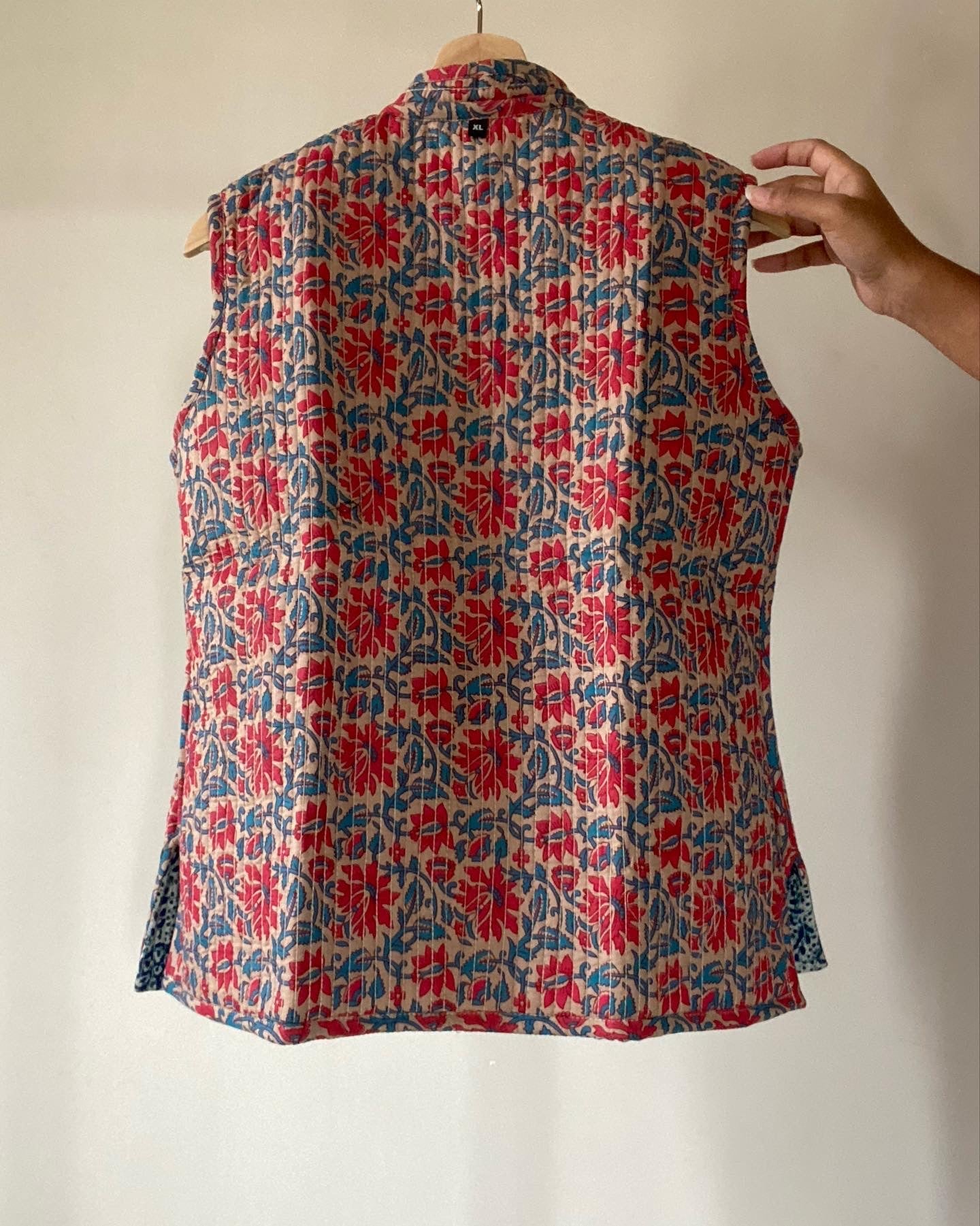Cotton Quilted Reversible Vest In Abstract Pattern Print