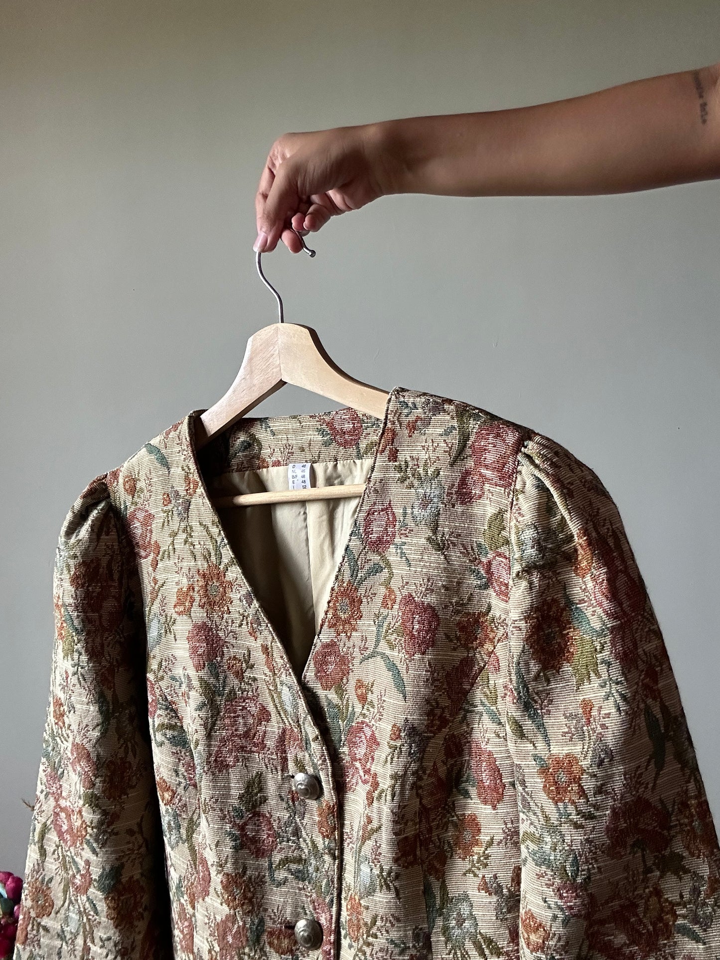 Vintage Floral Weaved Jacket With Gathered Sleeve Detail