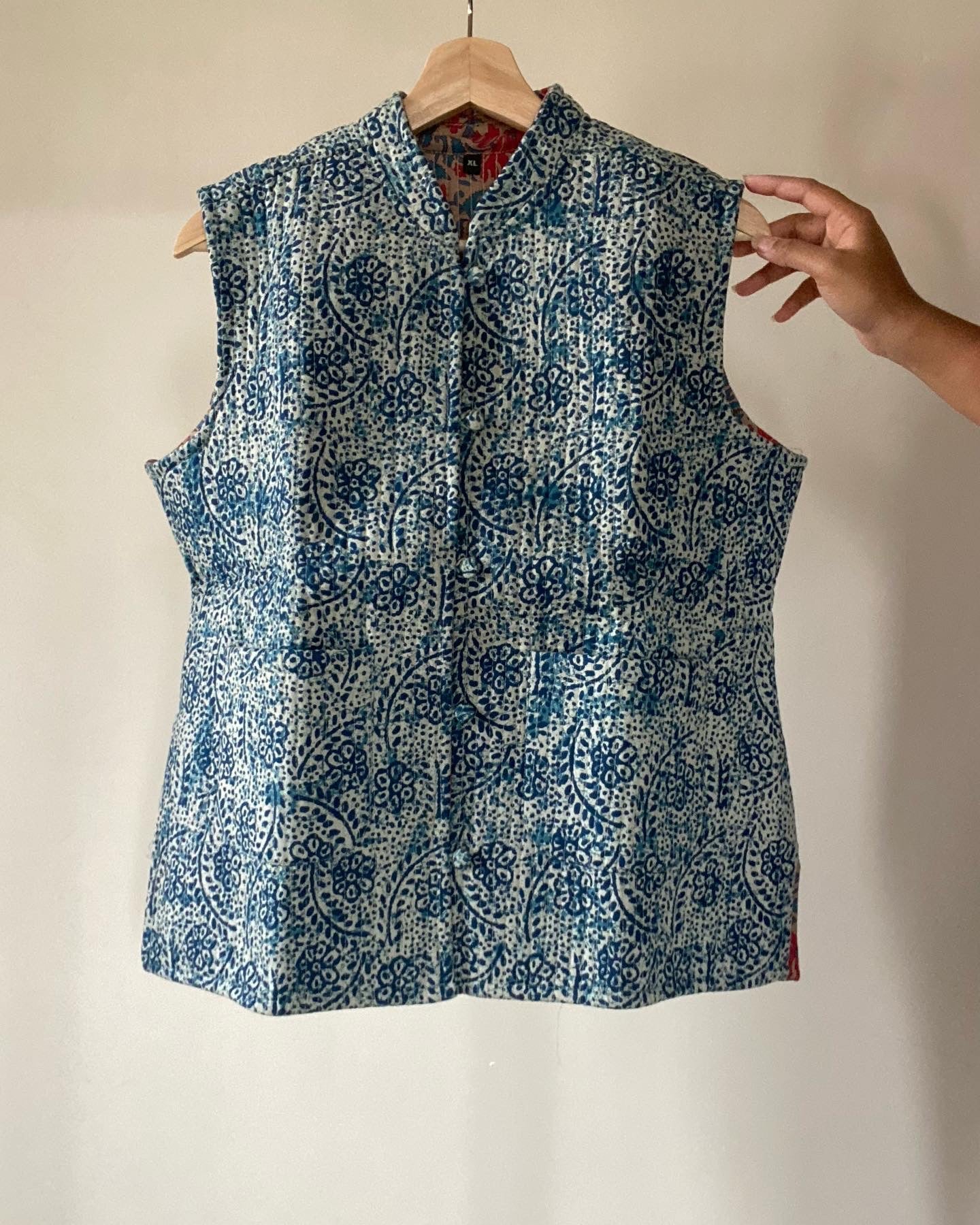 Cotton Quilted Reversible Vest In Abstract Pattern Print