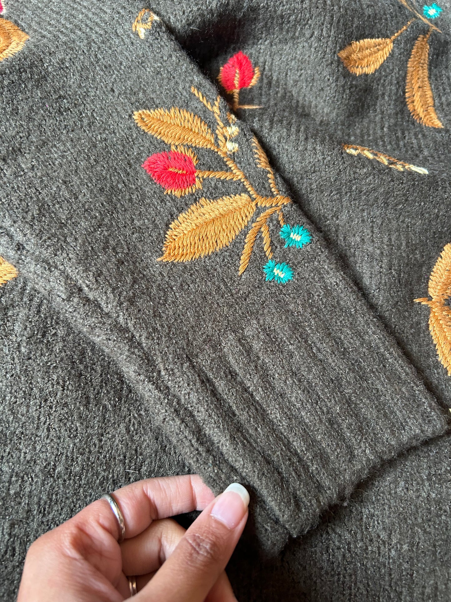Vintage Clinche Knit Embroidered Pullover