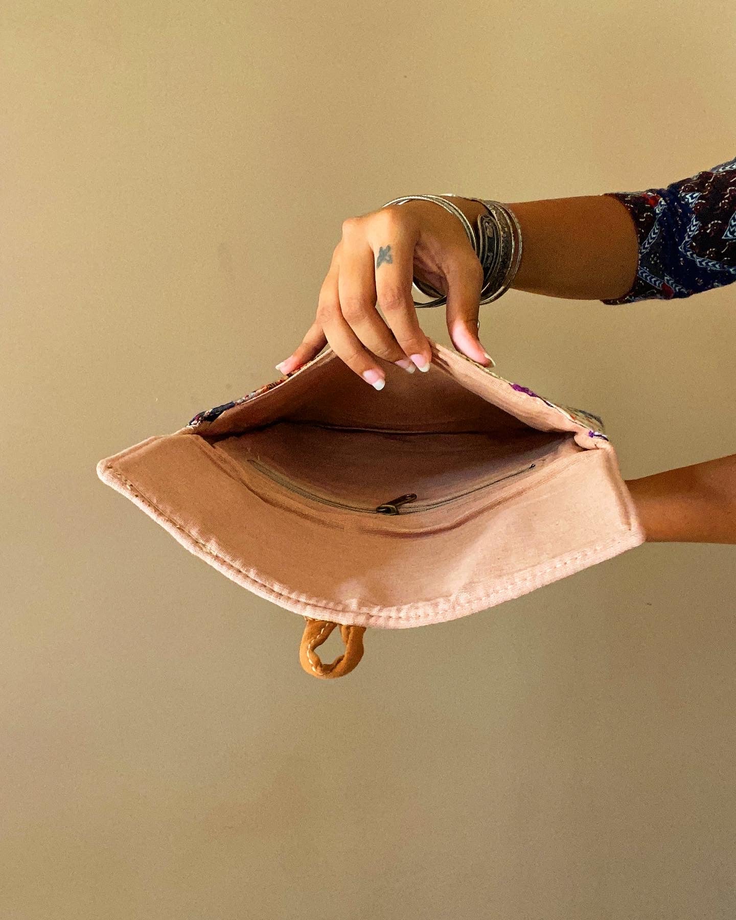 Kamal Pouch