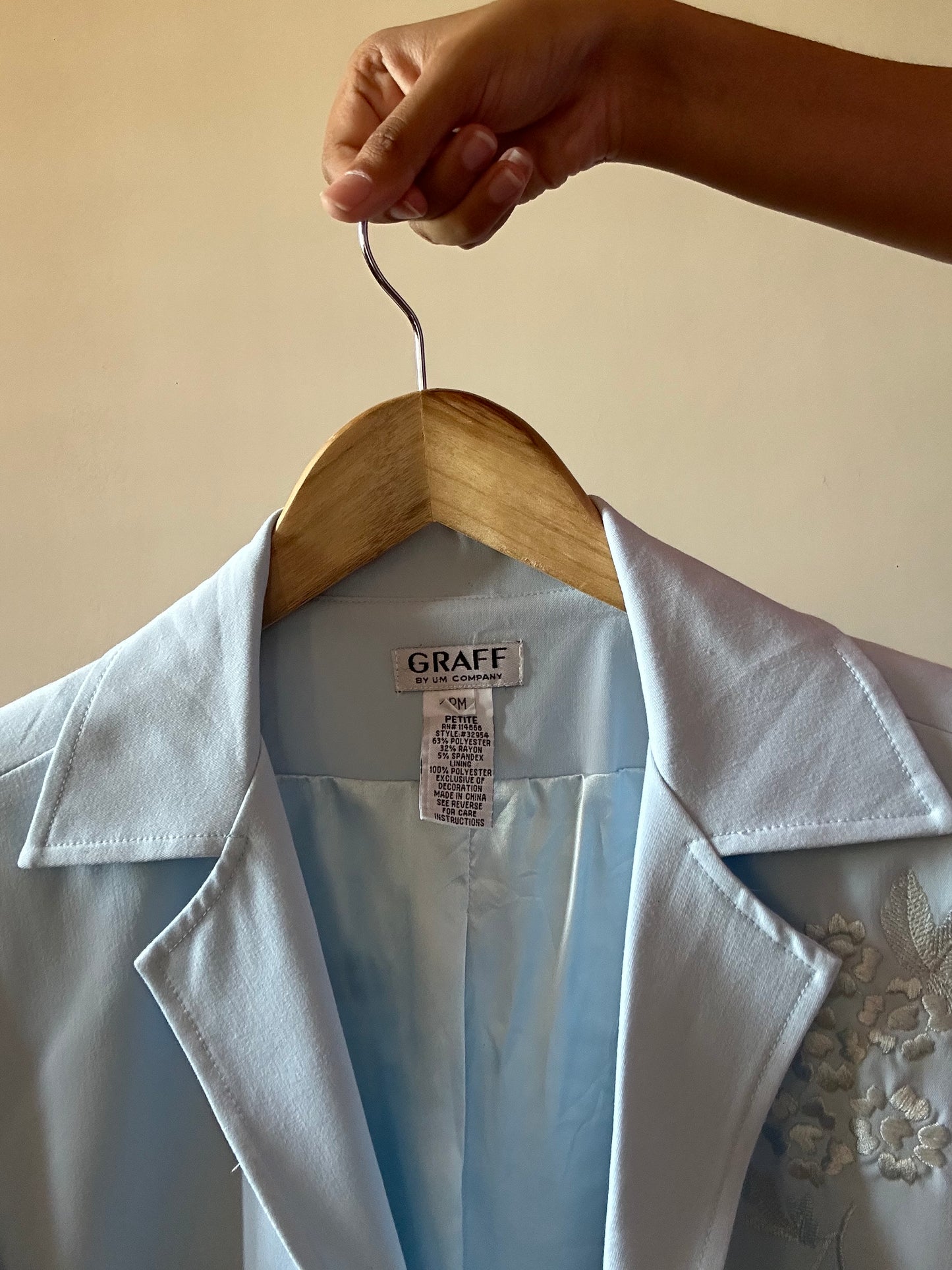 Graff Vintage Front Open Floral Embroidered Shaket