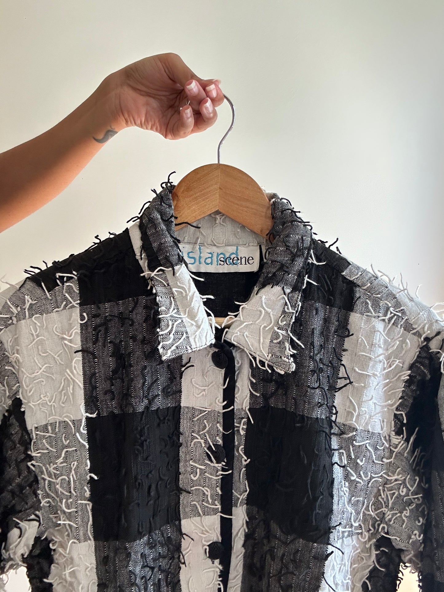 Vintage Island Scene Shaket