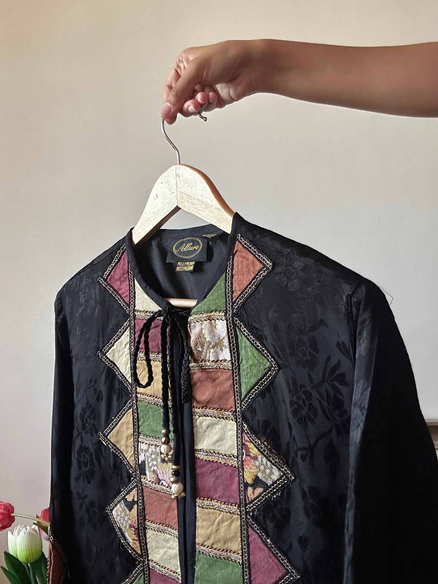 Vintage Allure Front Knot Detail Appliqué Work Shaket