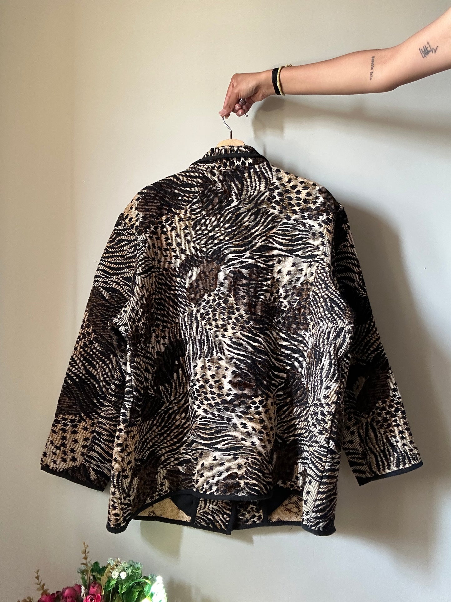 Vintage Fashion Bug Animal Print All Weaved Shaket