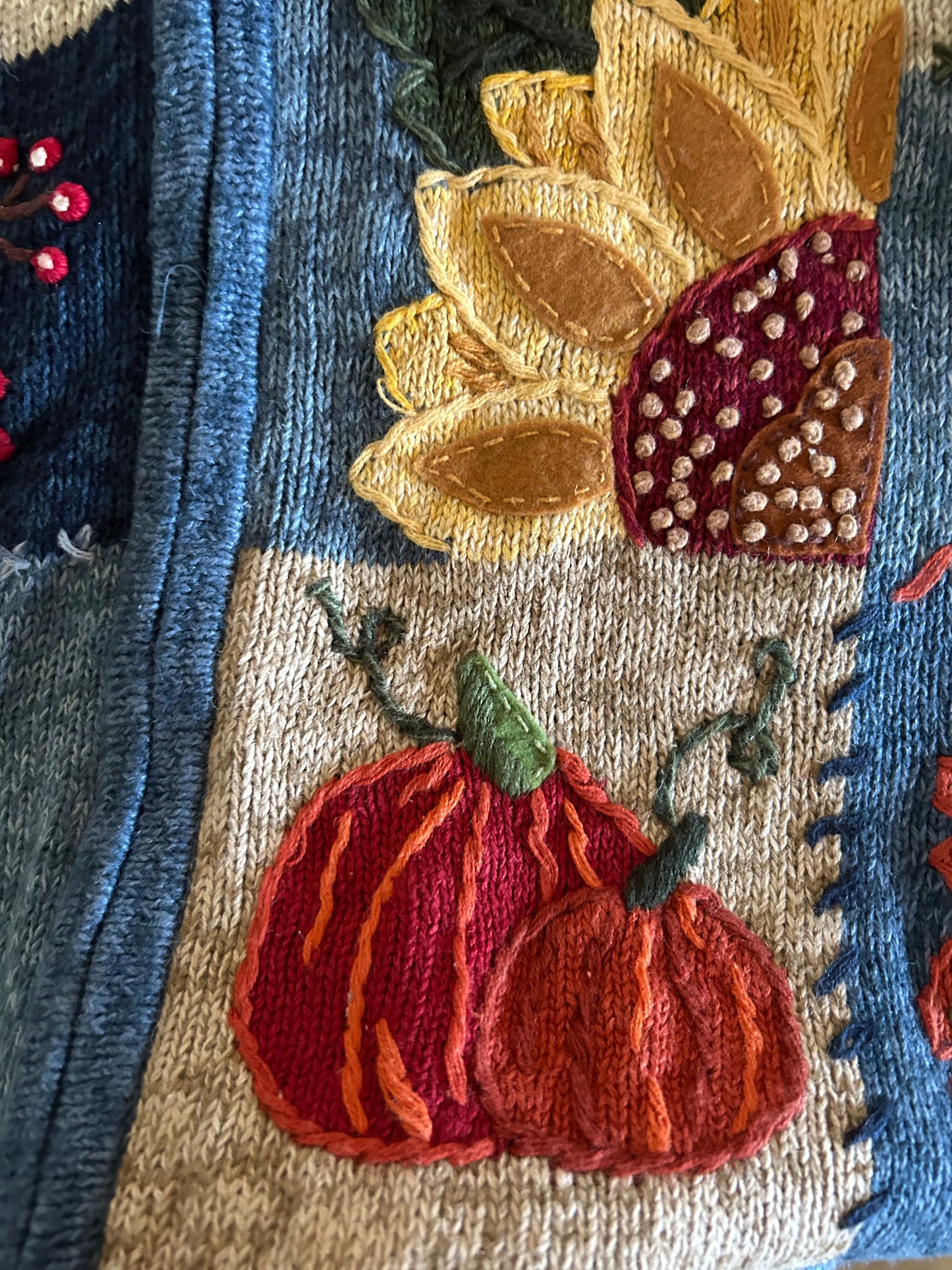 Vintage Heirloom Collectibles Embroidered Knit Cardigan