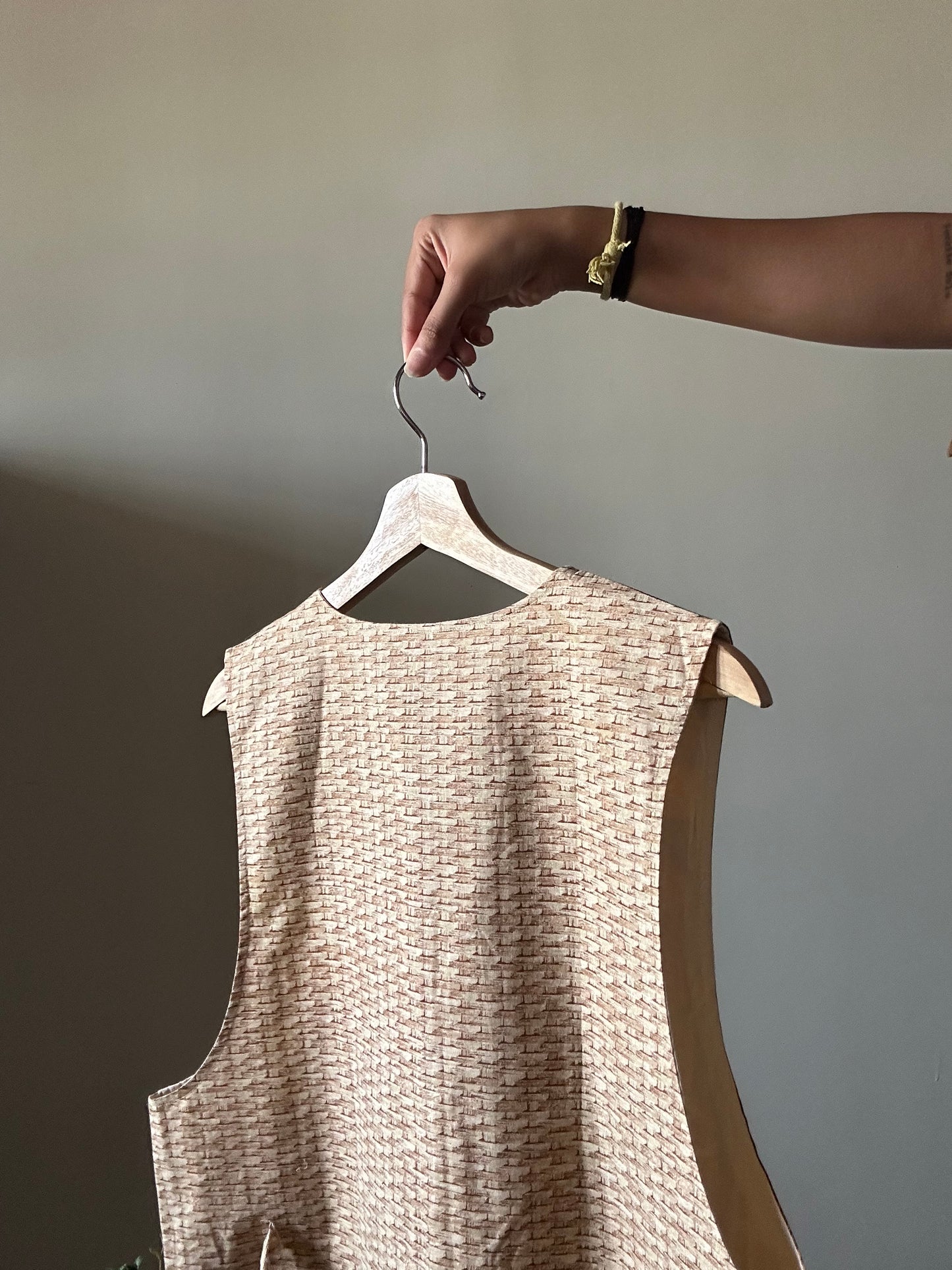 Vintage Basket Print With Gold Print Vest