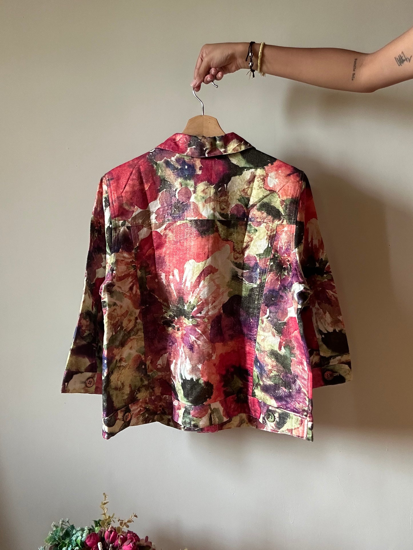 Chico’s Vintage Floral Shaket With Sheen