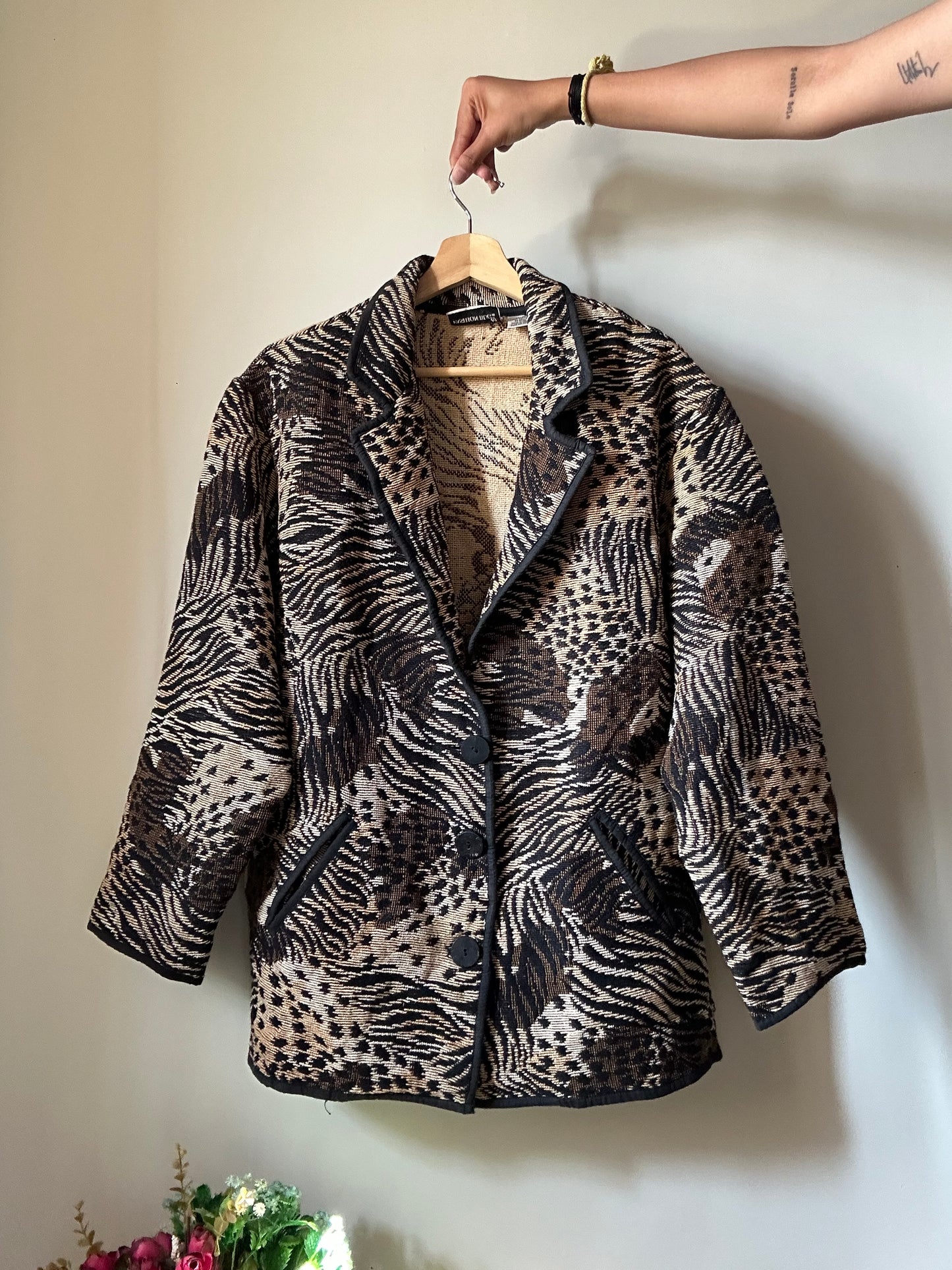 Vintage Fashion Bug Animal Print All Weaved Shaket