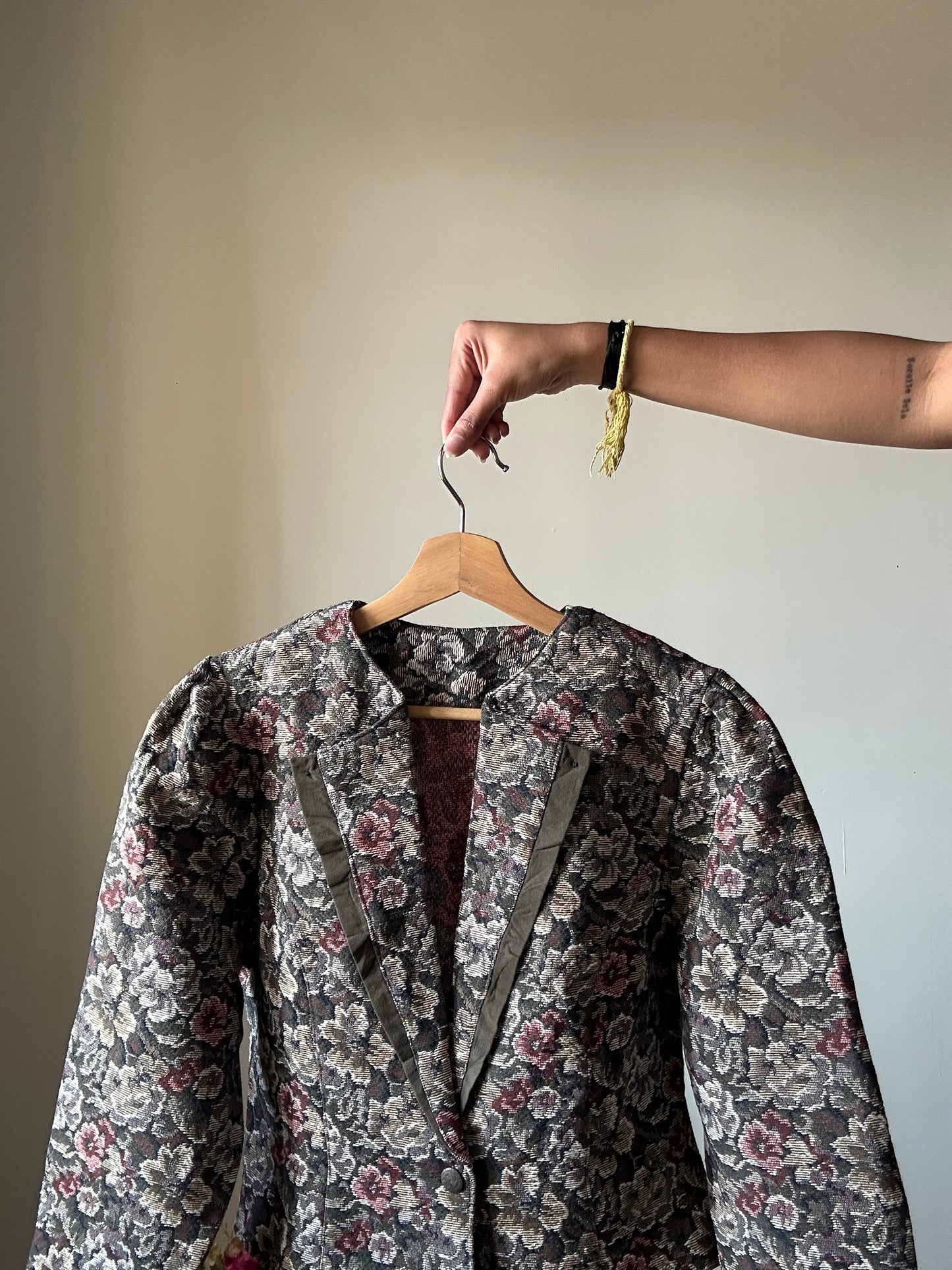 Vintage Floral Suede Collar Detail Cropped Slightly Puff Sleeve Blazer