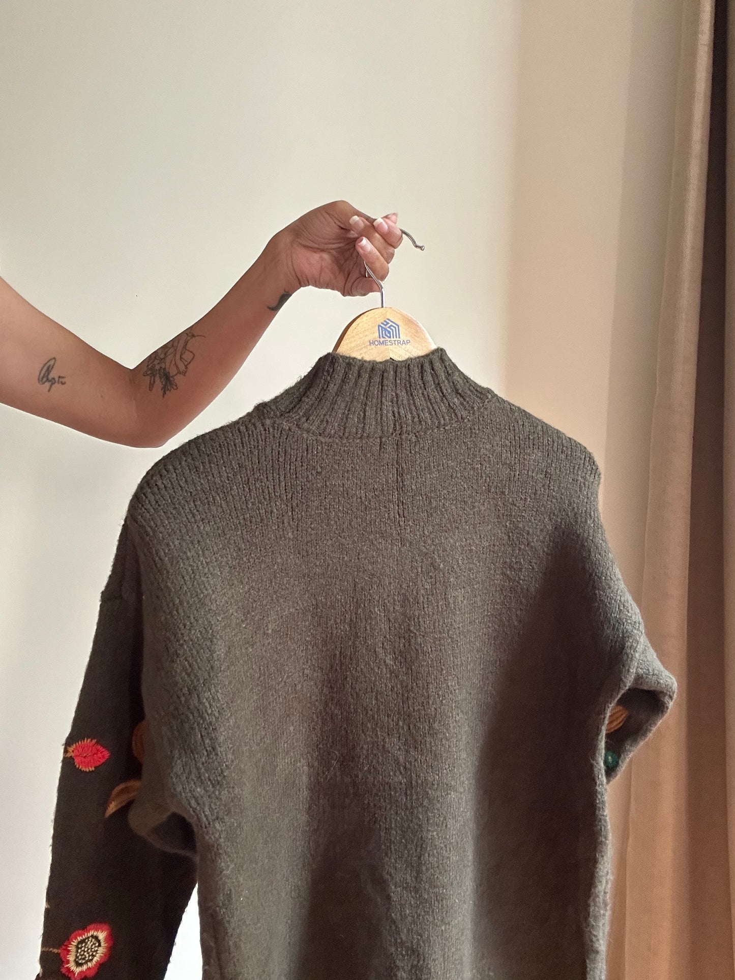 Vintage Clinche Knit Embroidered Pullover