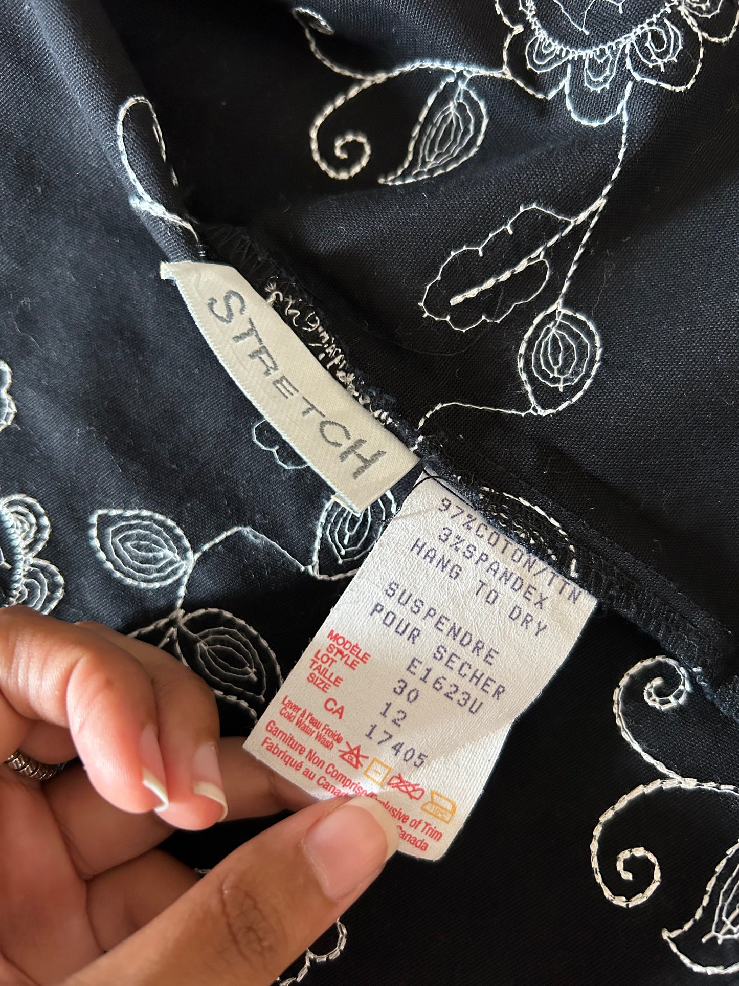 Vintage All Floral Embroidered Denim Shaket With Front Zipper Closer