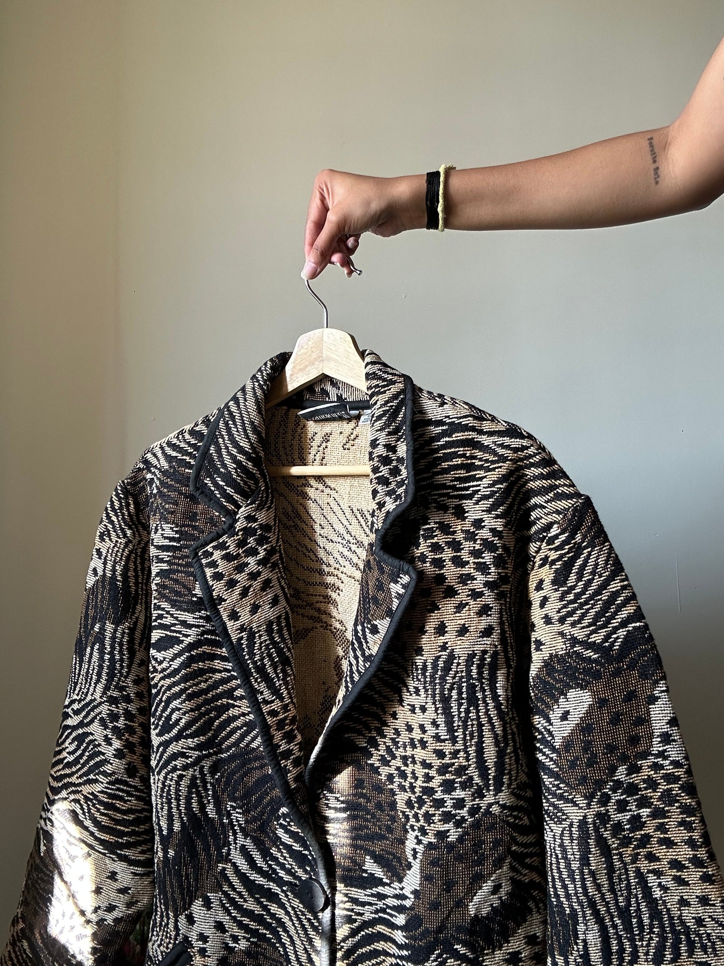 Vintage Fashion Bug Animal Print All Weaved Shaket