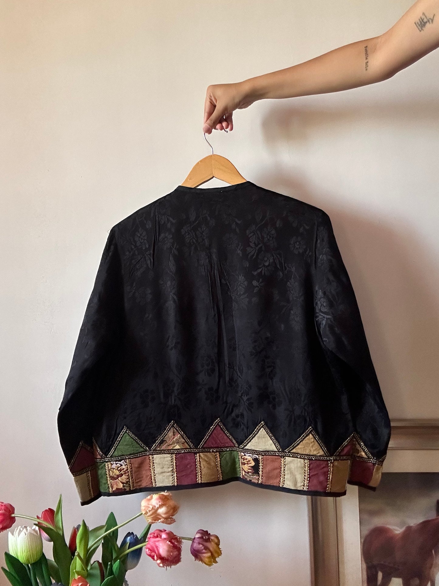 Vintage Allure Front Knot Detail Appliqué Work Shaket
