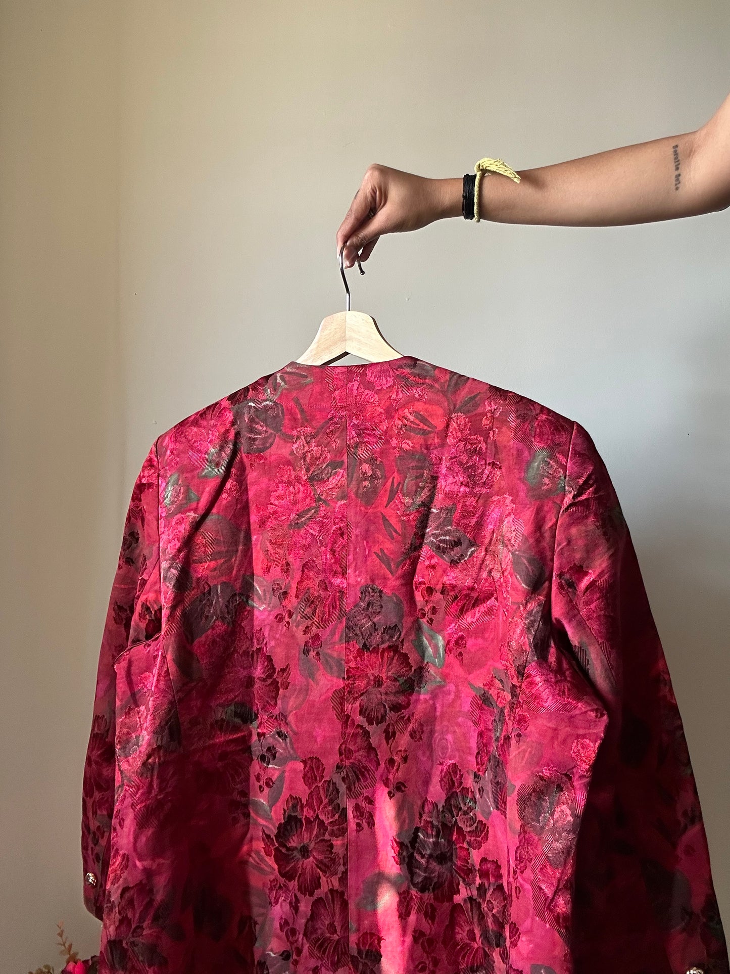Delmod Vintage Floral and Textured Shaket
