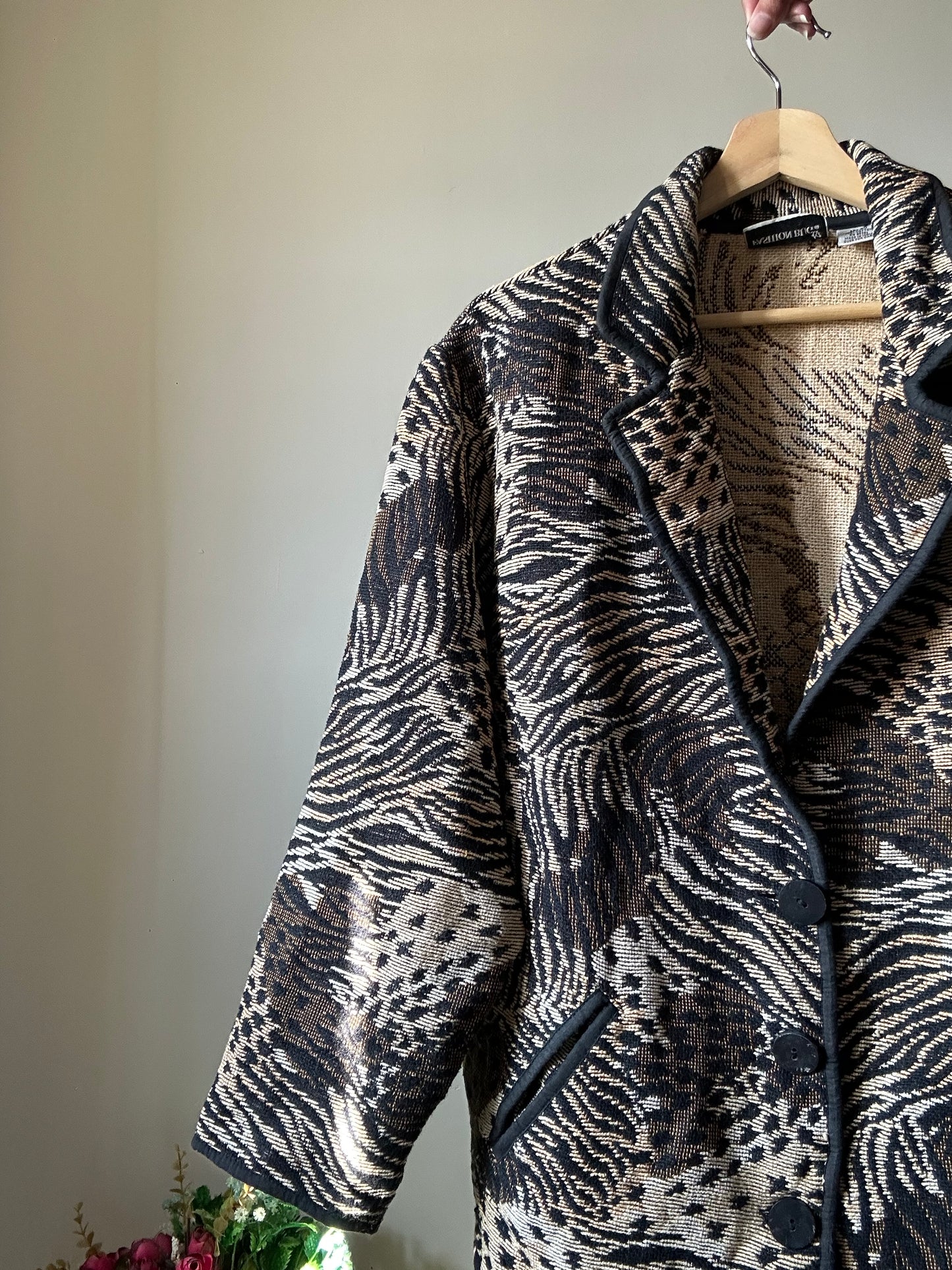 Vintage Fashion Bug Animal Print All Weaved Shaket