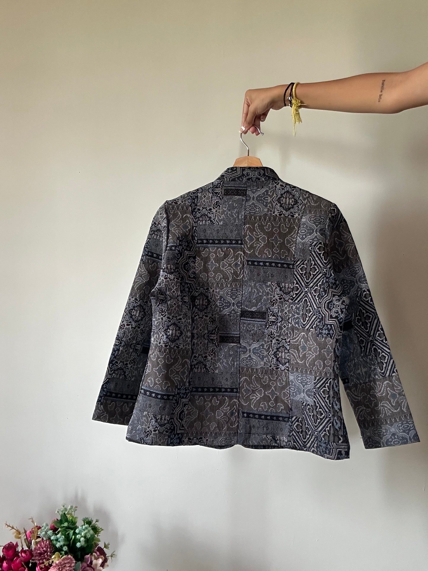 Tudor Court Vintage Jacquard Shaket