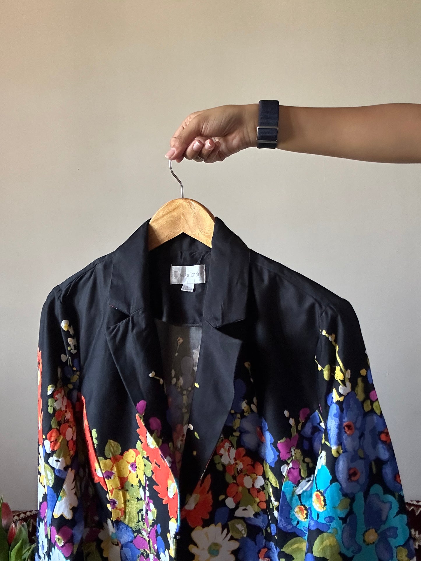 Erin London Vintage One Hook Closer Floral Print Shaket