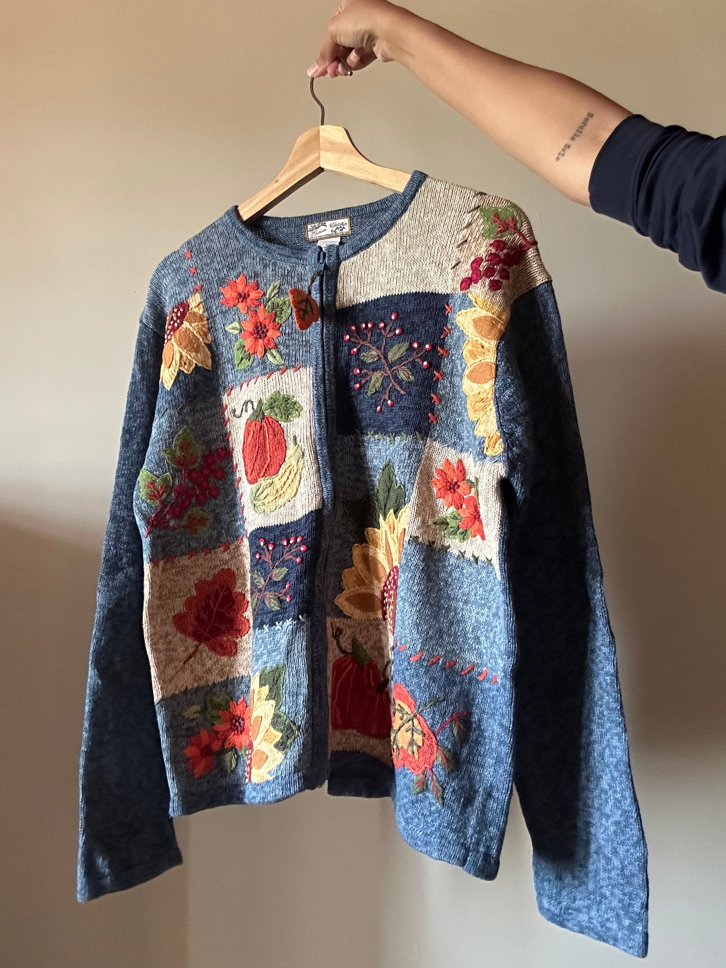 Vintage Heirloom Collectibles Embroidered Knit Cardigan