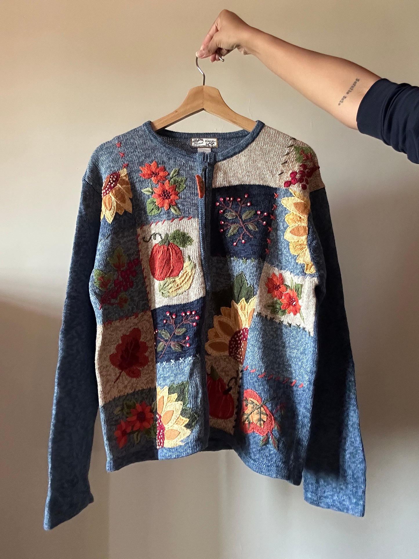 Vintage Heirloom Collectibles Embroidered Knit Cardigan