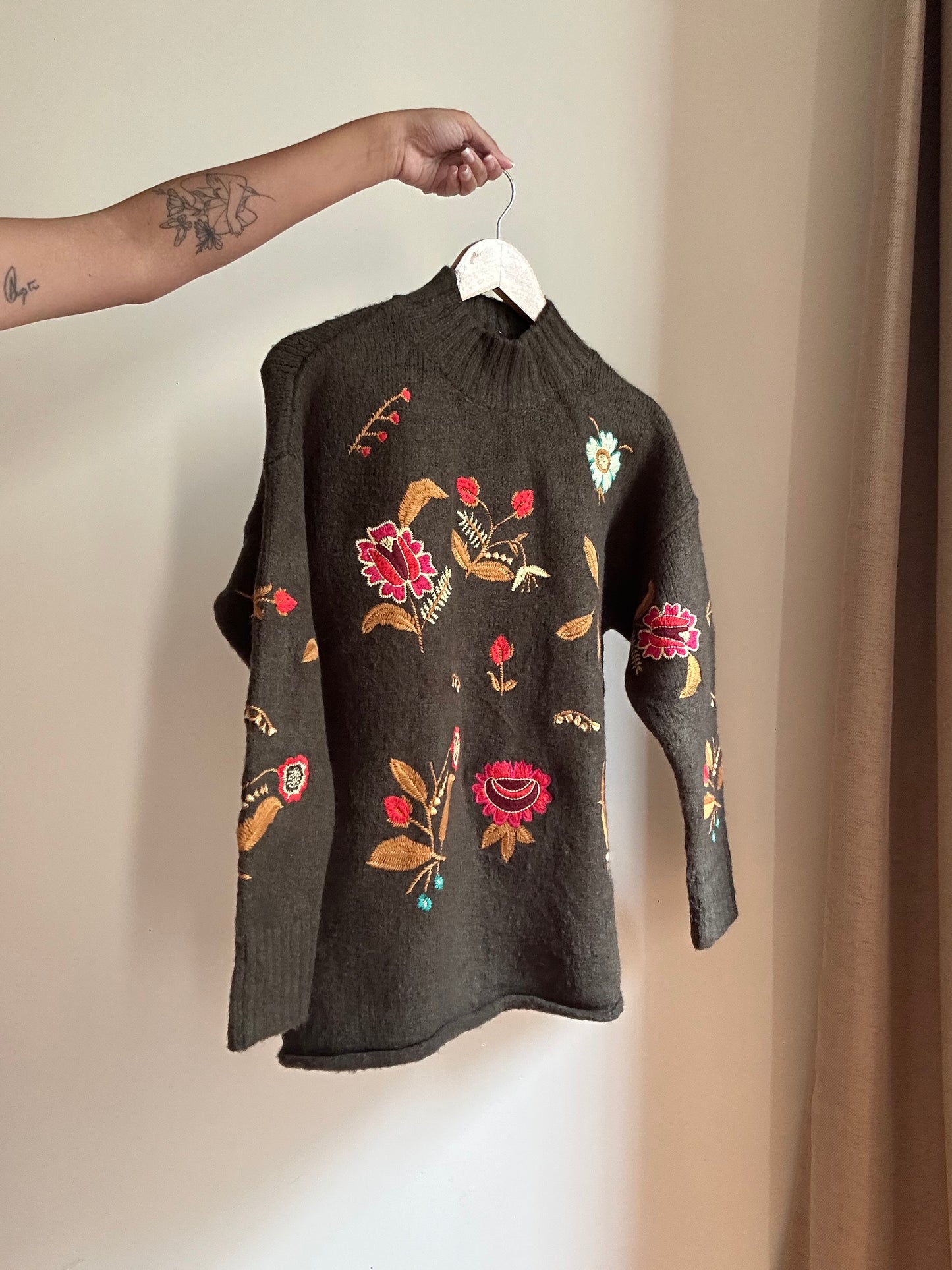 Vintage Clinche Knit Embroidered Pullover