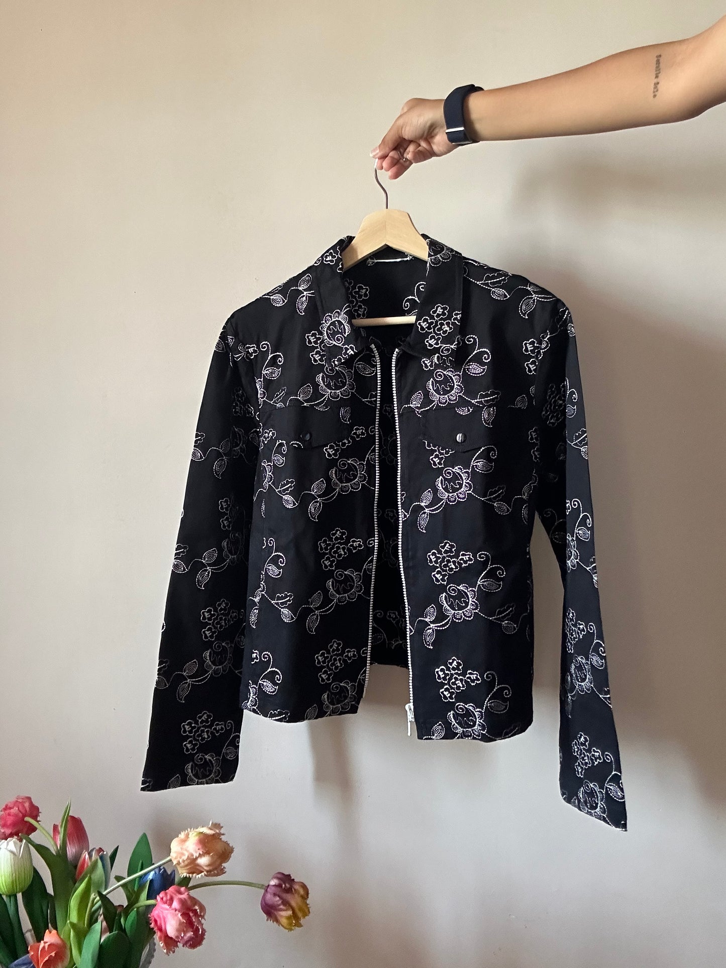 Vintage All Floral Embroidered Denim Shaket With Front Zipper Closer