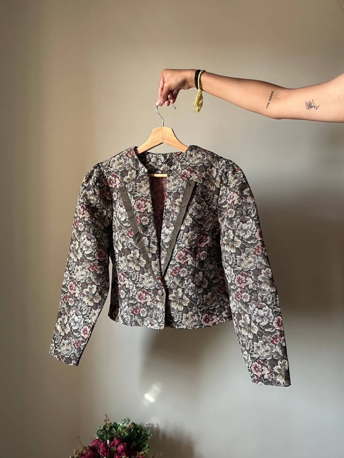 Vintage Floral Suede Collar Detail Cropped Slightly Puff Sleeve Blazer