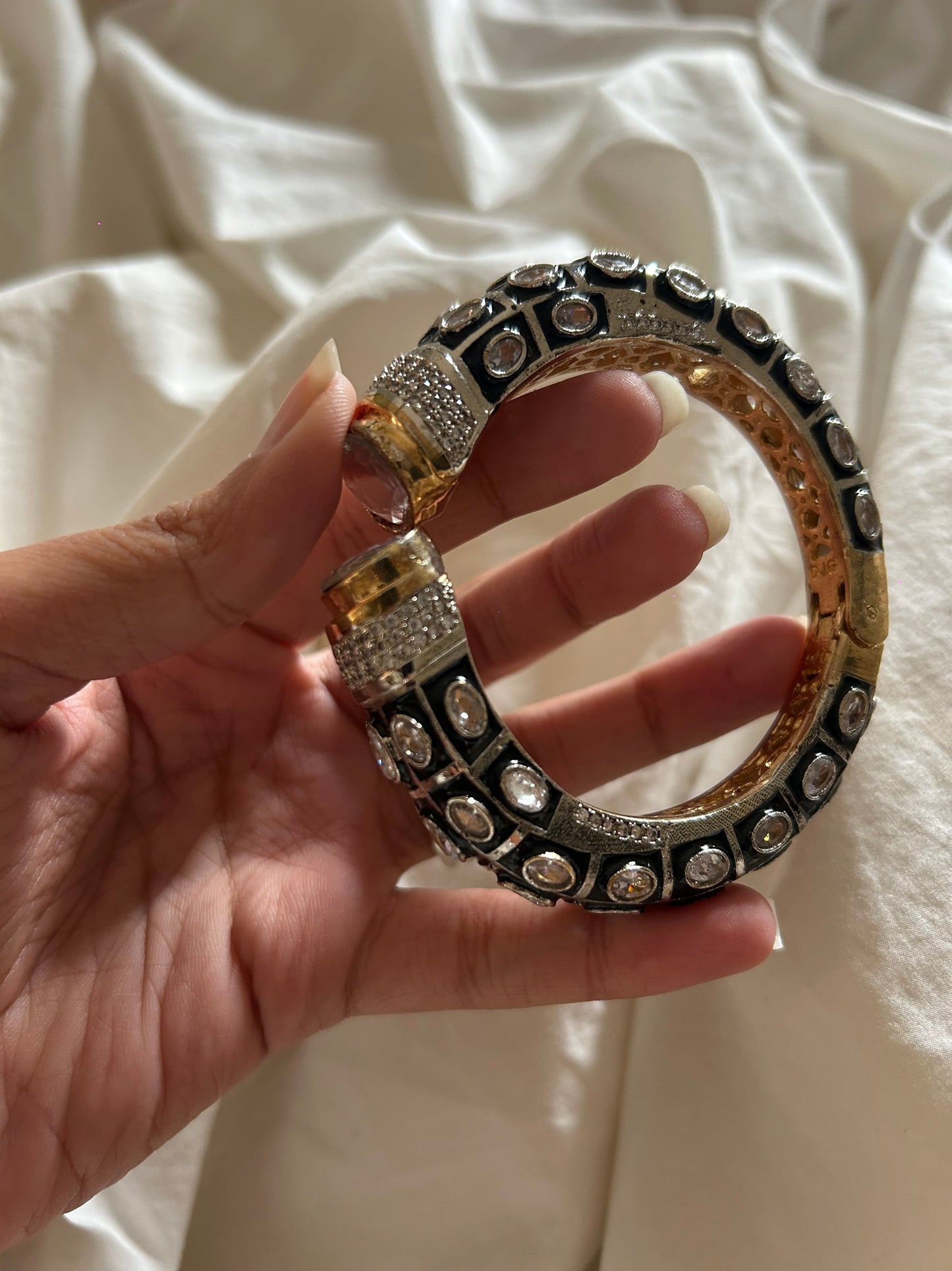 Zarkan stone diamond setting bracelet