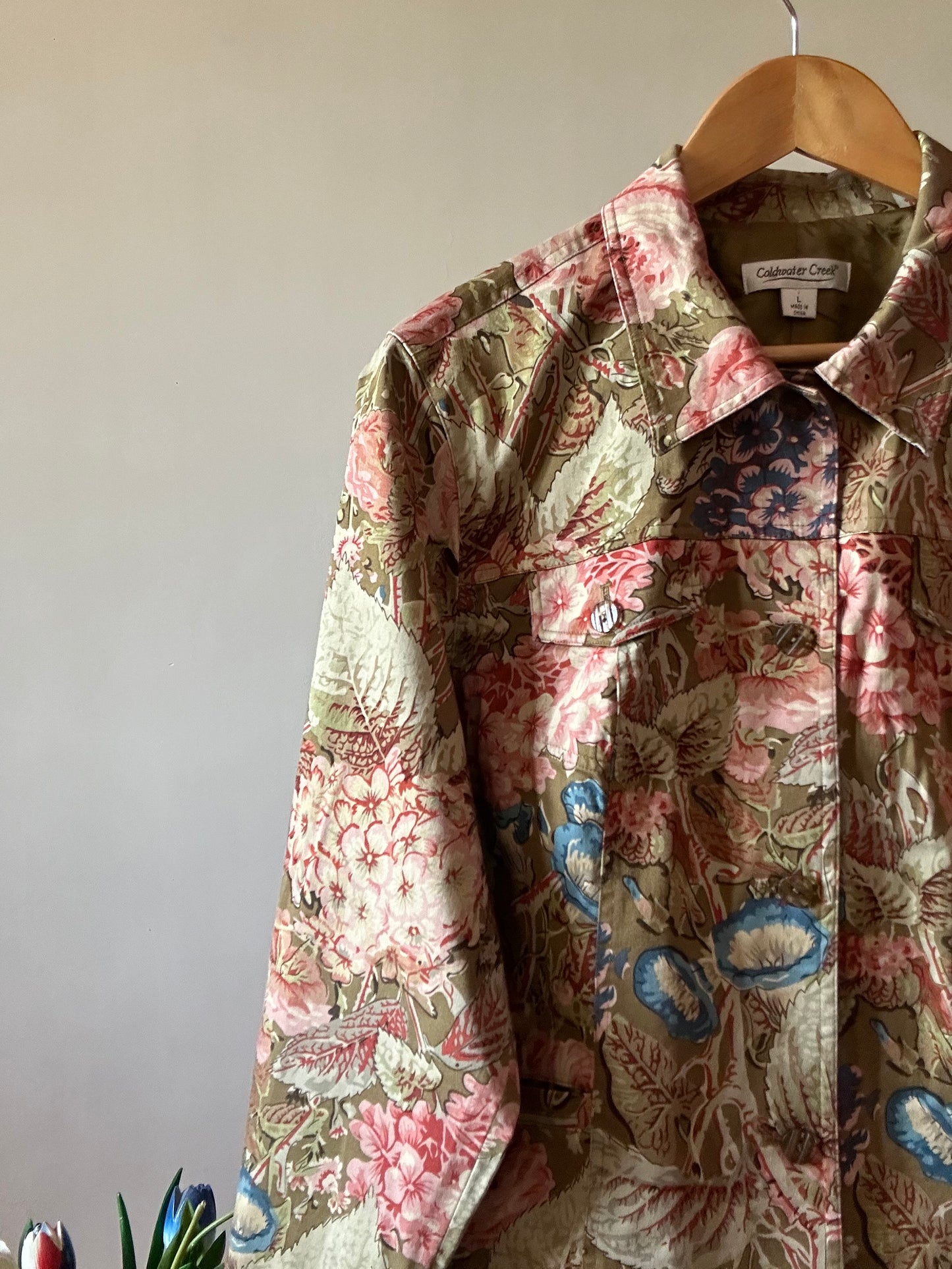 Coldwater Creek Vintage Floral Jungle Print Shaket