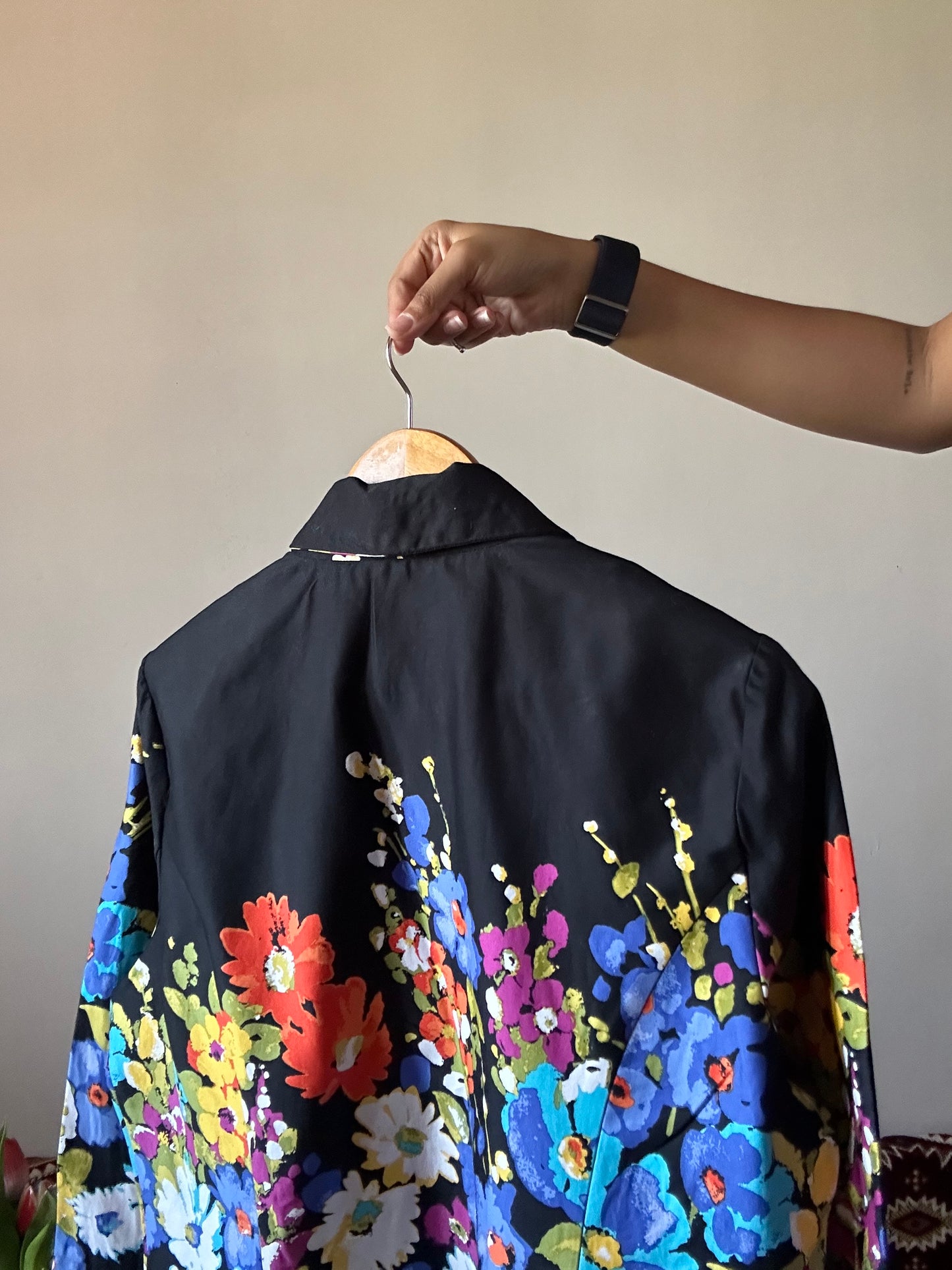 Erin London Vintage One Hook Closer Floral Print Shaket