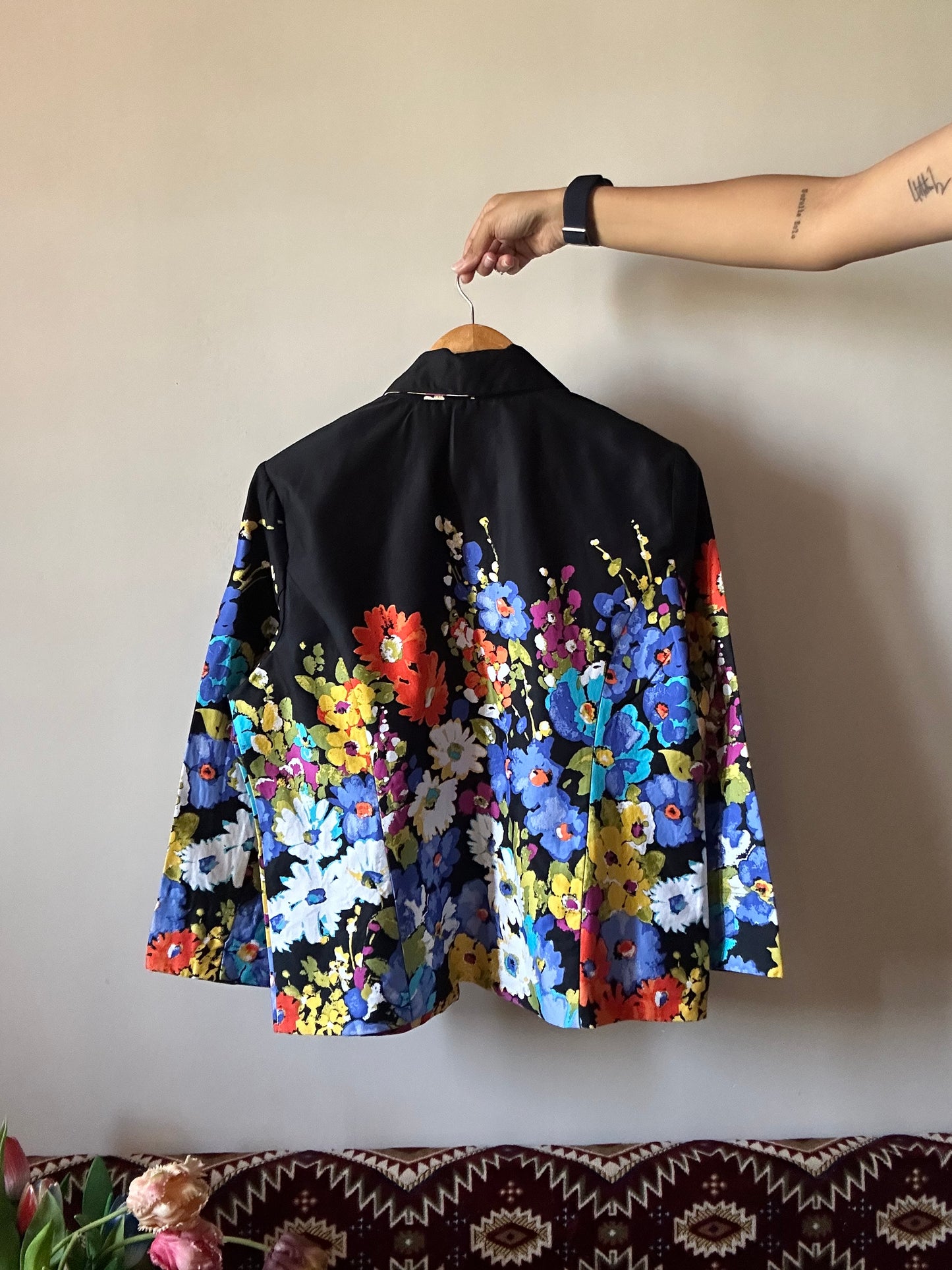 Erin London Vintage One Hook Closer Floral Print Shaket
