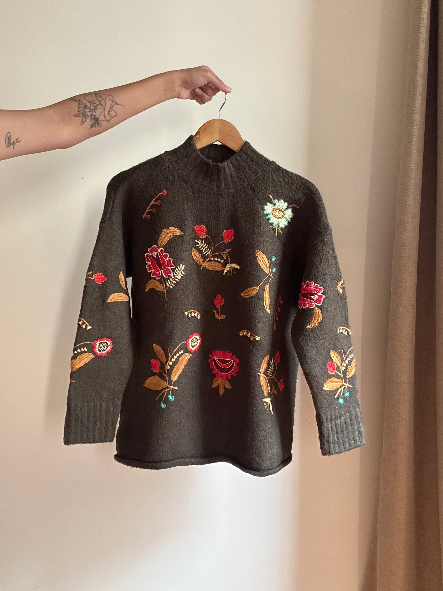 Vintage Clinche Knit Embroidered Pullover