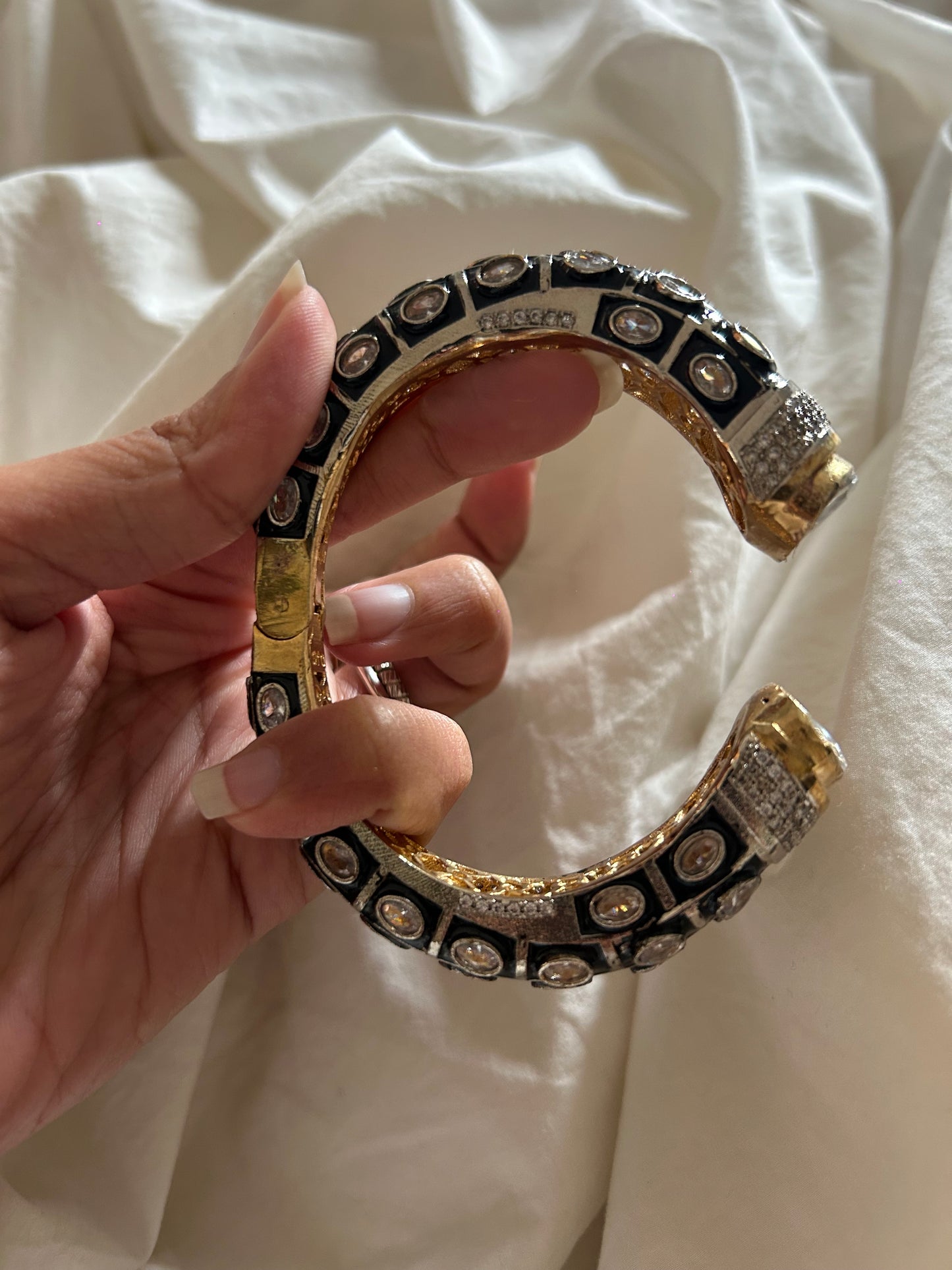 Zarkan stone diamond setting bracelet