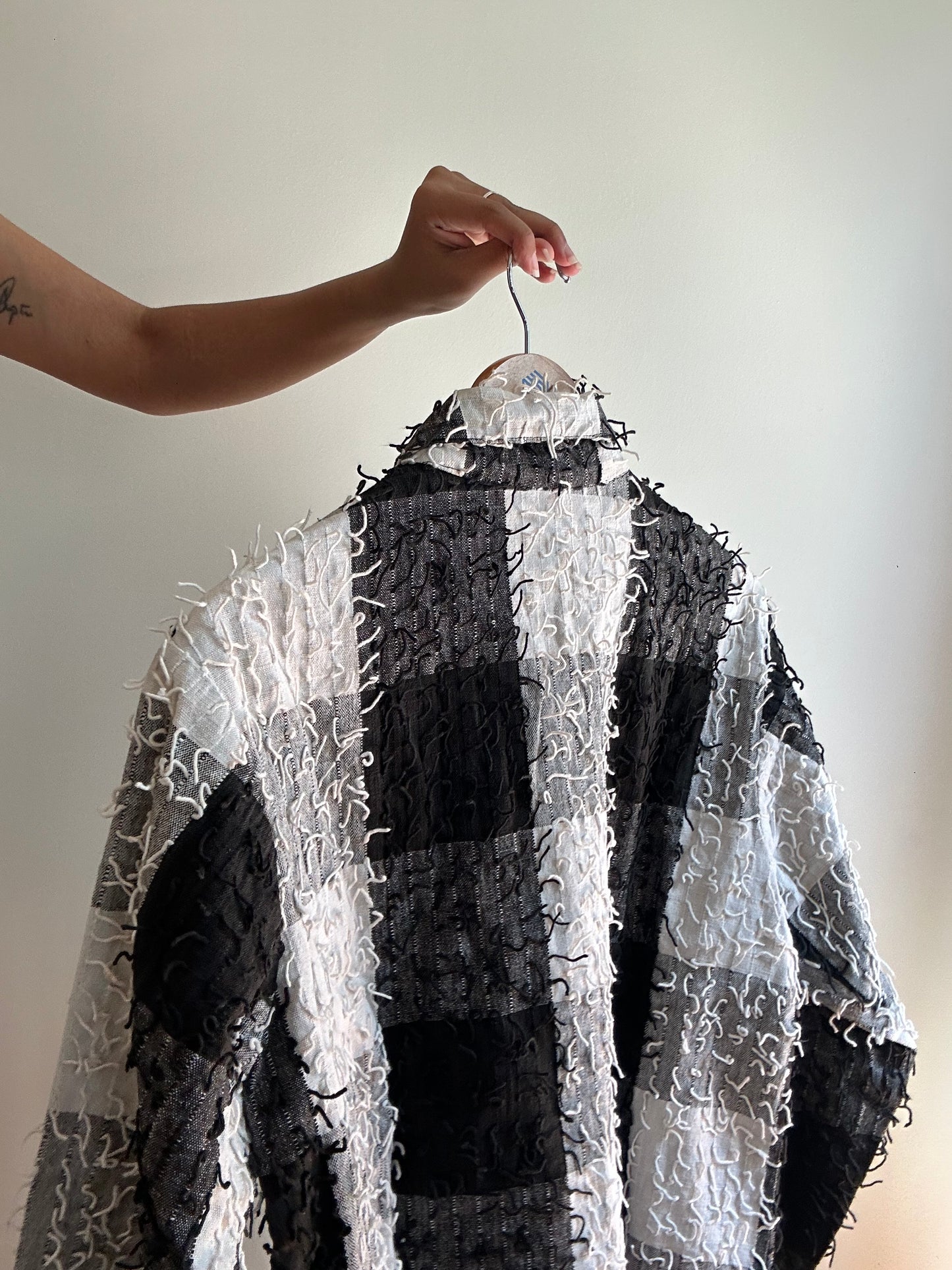 Vintage Island Scene Shaket