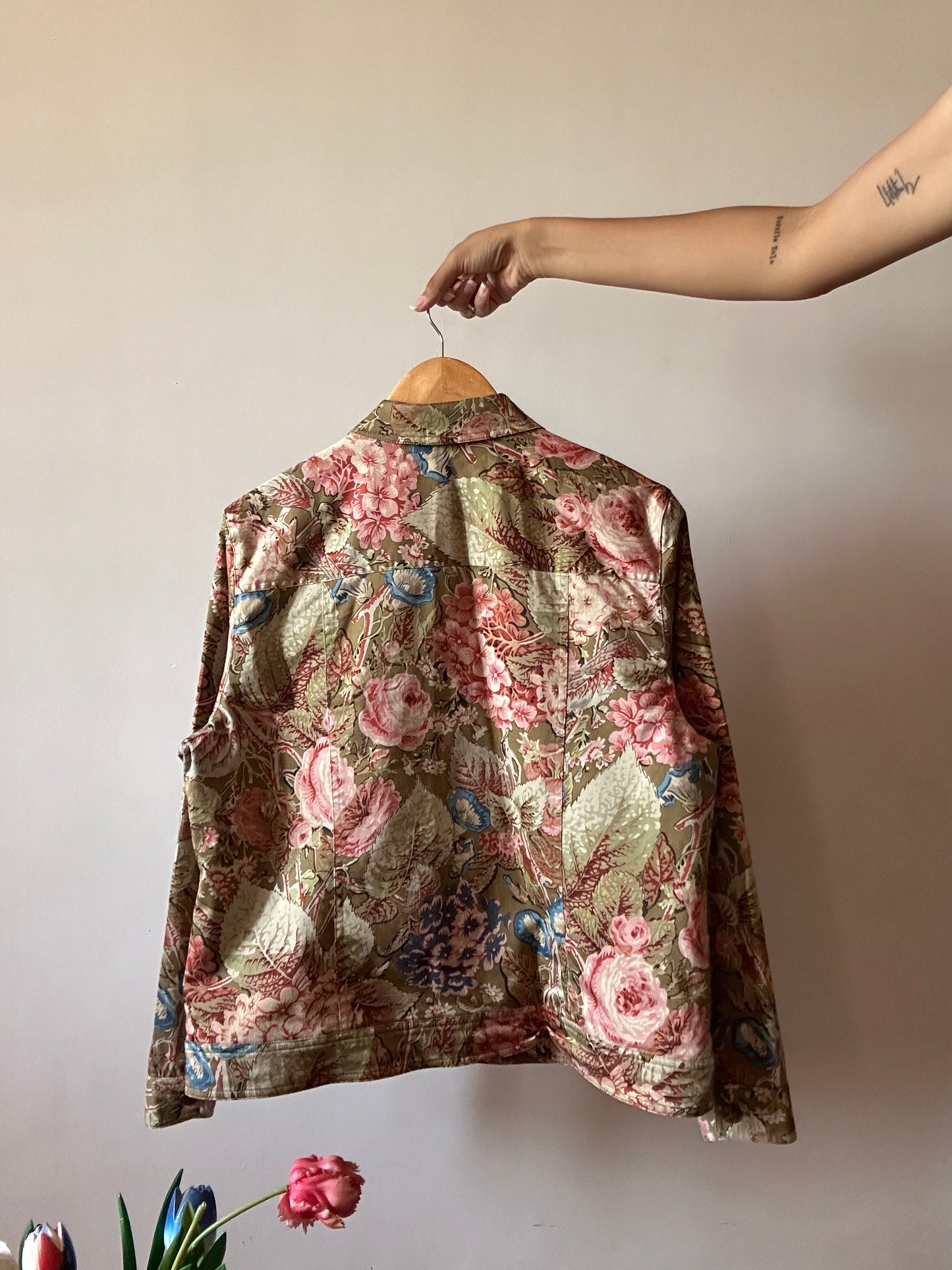 Coldwater Creek Vintage Floral Jungle Print Shaket