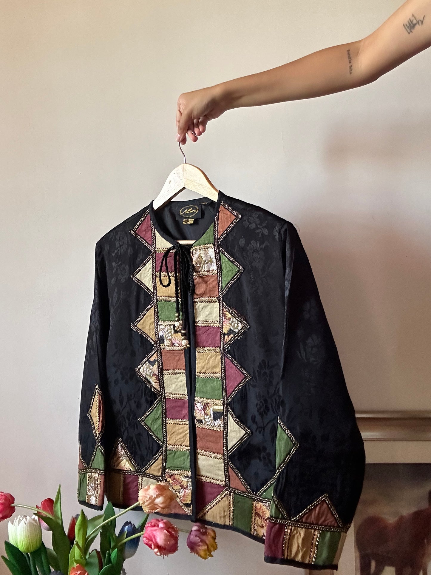 Vintage Allure Front Knot Detail Appliqué Work Shaket