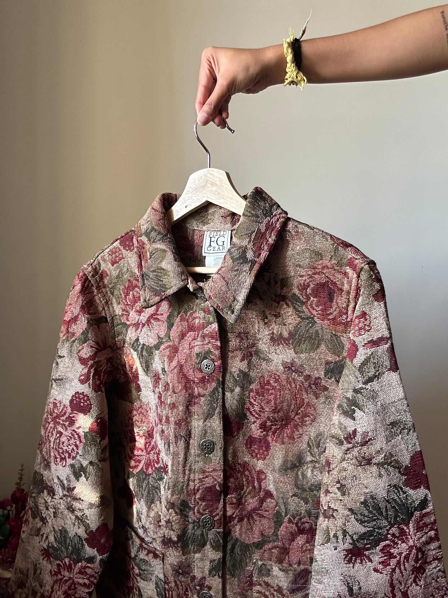 Vintage Field Gear Rose Weaved Shaket